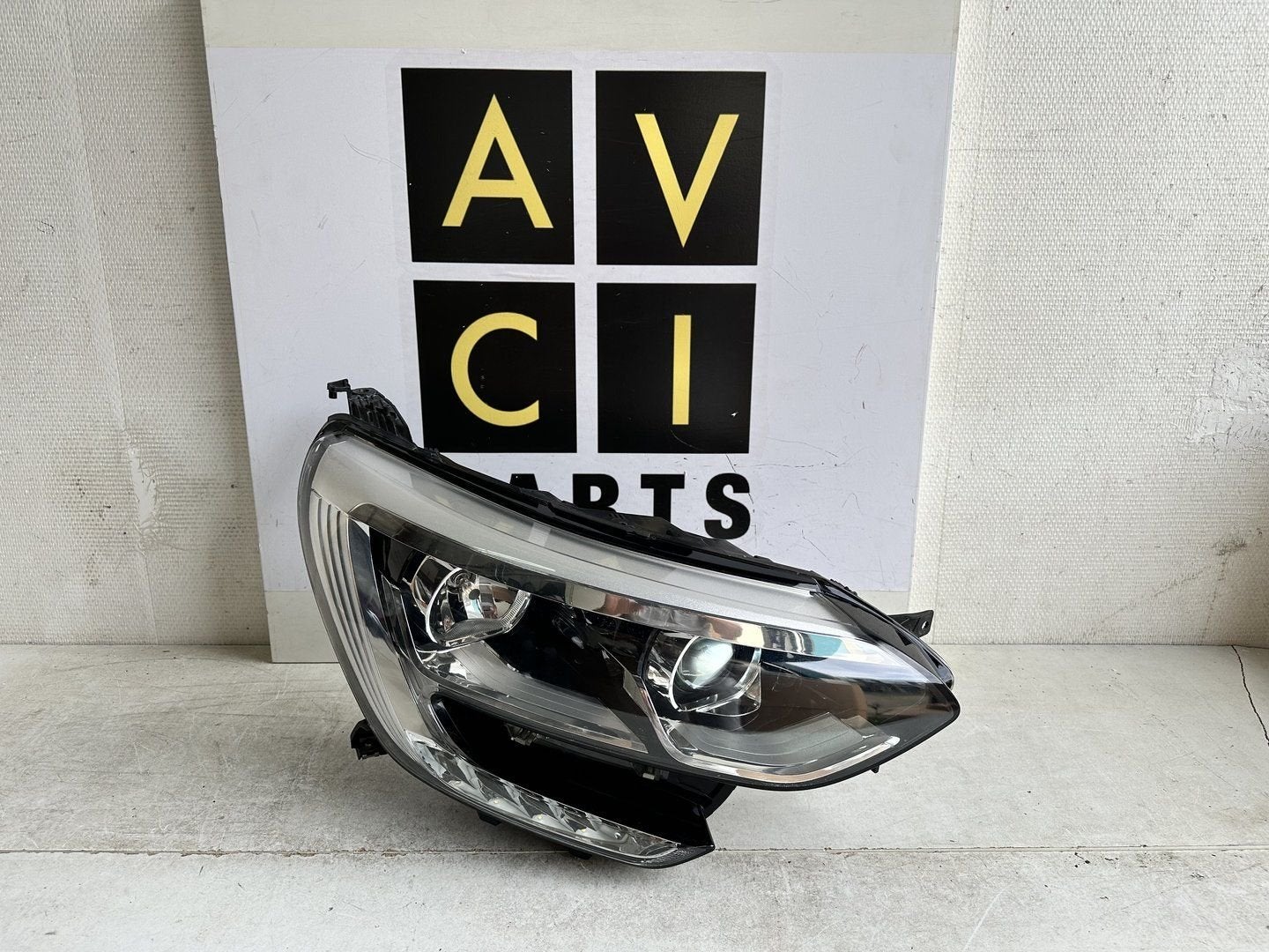 Koplamp Renault Megane IV H7 Led 2601002555R, Gebruikt, -, Renault, -
