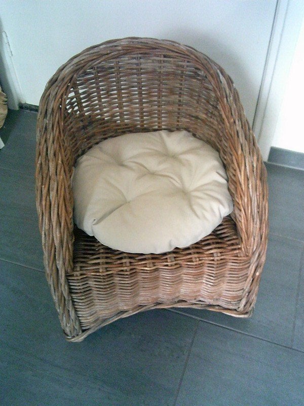 Rotan kinderstoeltje met kussentje brocante, Kinderen en Baby's, Kinderkamer | Tafels en Stoelen, Ophalen, Gebruikt, Stoel(en)