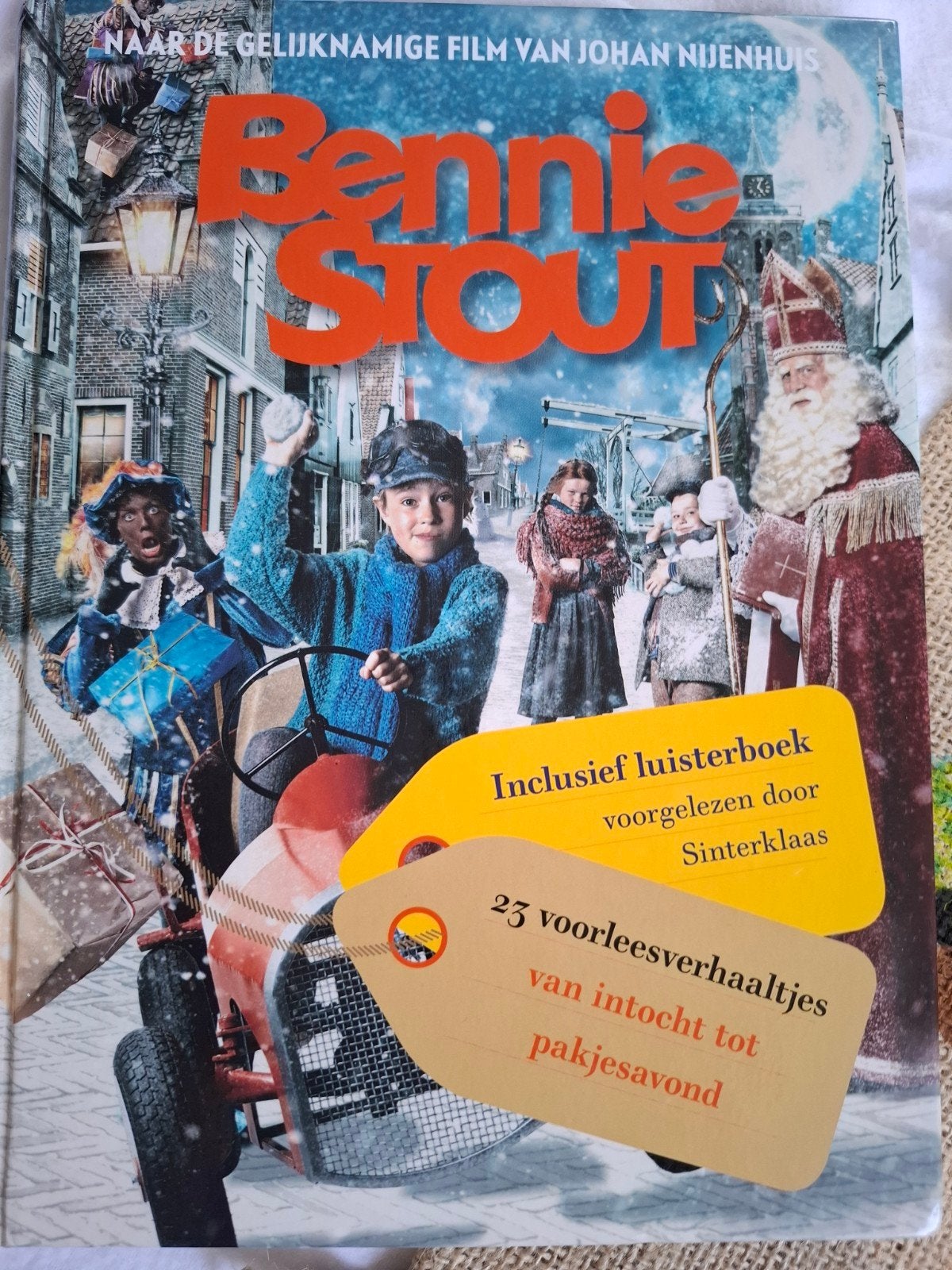 Bennie Stout - Boek met luisterboek en voorleesverhalen, Ophalen, Zo goed als nieuw, Johan Nijenhuis, Fictie algemeen