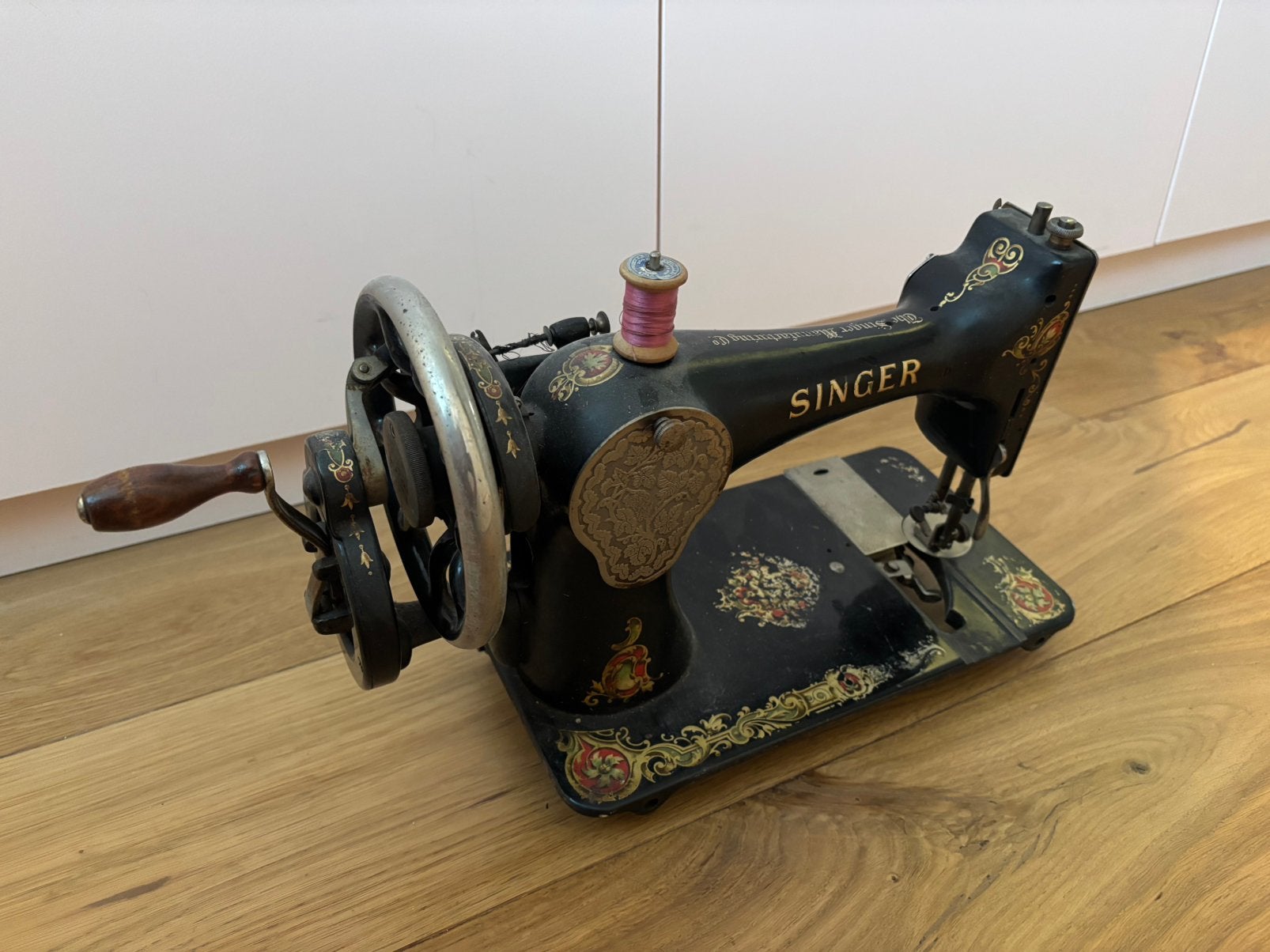 Oude Singer naaimachine, Ophalen