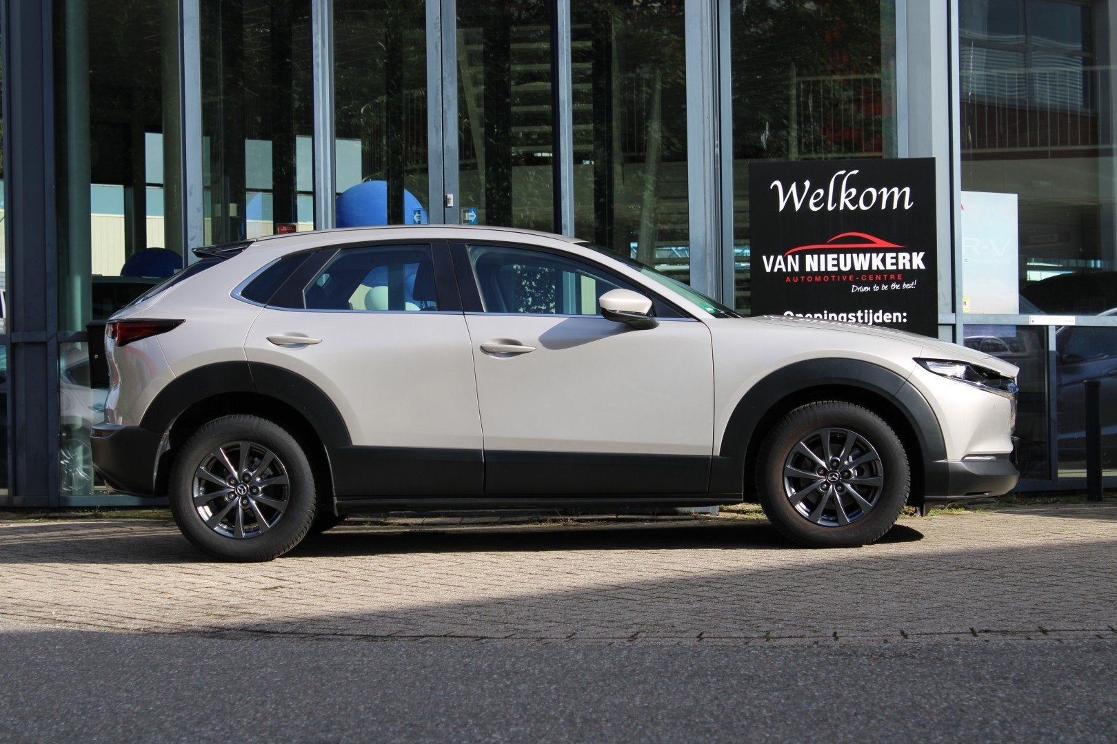 Mazda Cx-30 E-Skyactiv G 122pk Aut Comfort | Carplay & Andro, Auto's, Stof, Gebruikt, 4 cilinders, Bruin