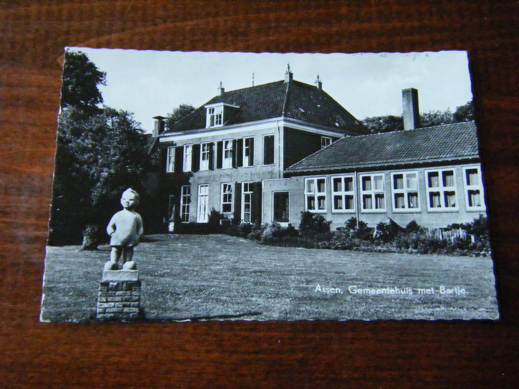W35 - Assen - Gemeentehuis - Bartje - Mooi/Oud, Ophalen of Verzenden, 1960 tot 1980, Drenthe