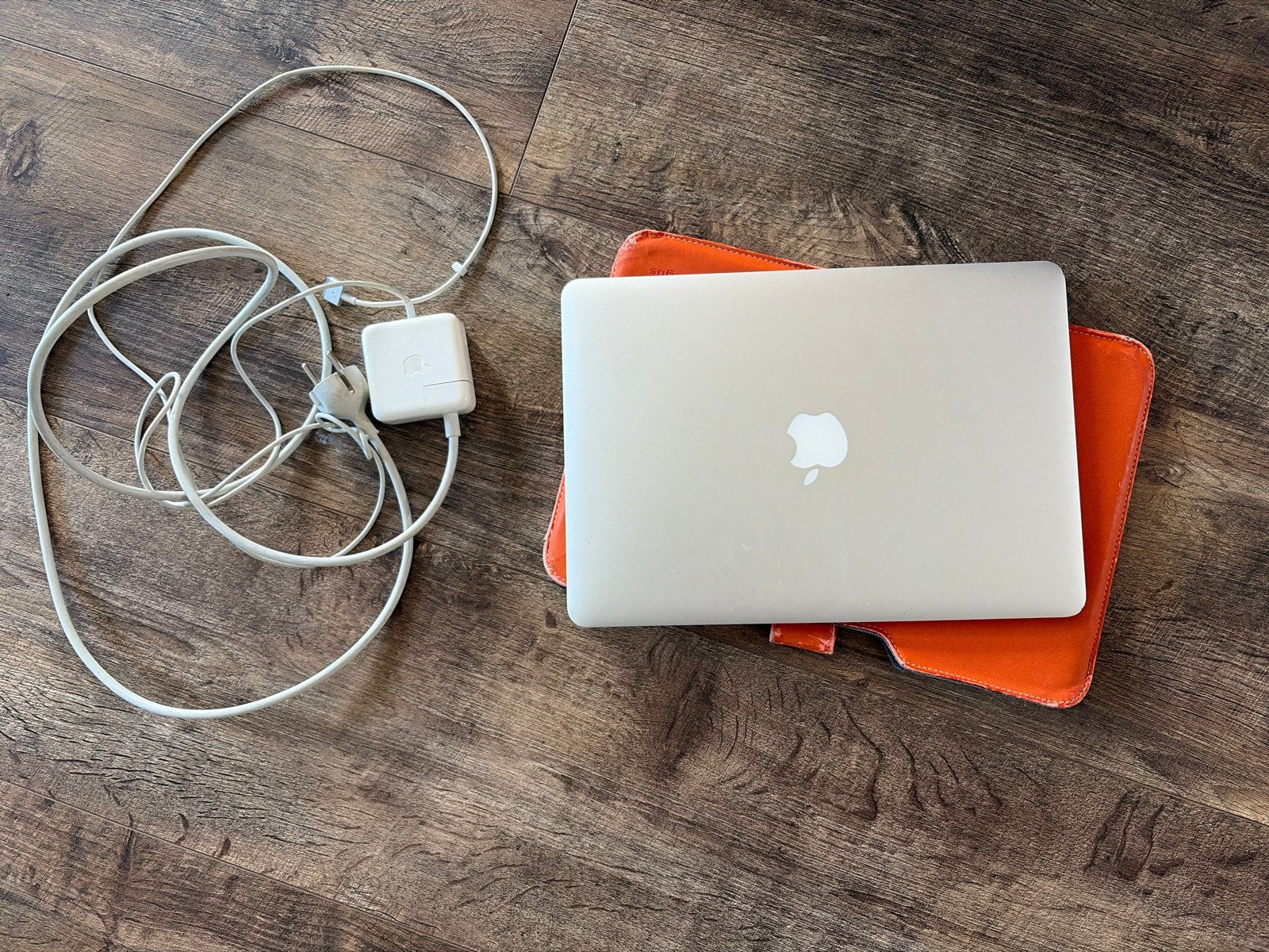 MacBook Air 13 inch (2013) met oplader en hoes, Computers en Software, Verzenden, Gebruikt, 13 inch, MacBook