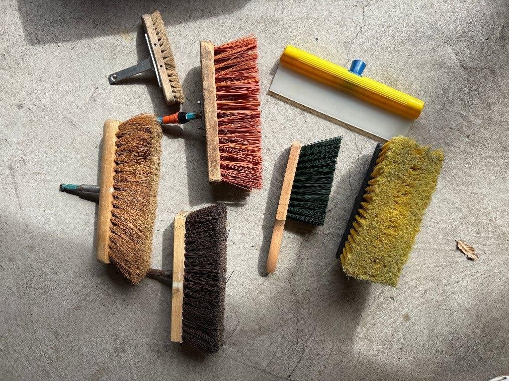 Diverse bezems, Tuin en Terras, Ophalen, Gebruikt, Bezem