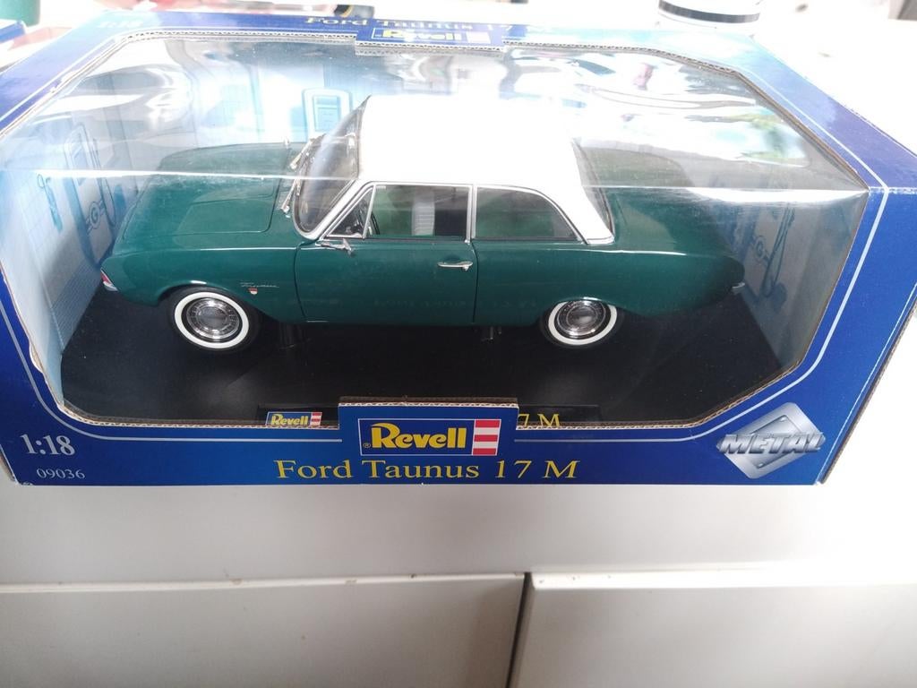 revell 1:18 ford taunus 17 m, Hobby en Vrije tijd, Modelauto's | 1:18, Ophalen of Verzenden, Zo goed als nieuw, Auto, Revell