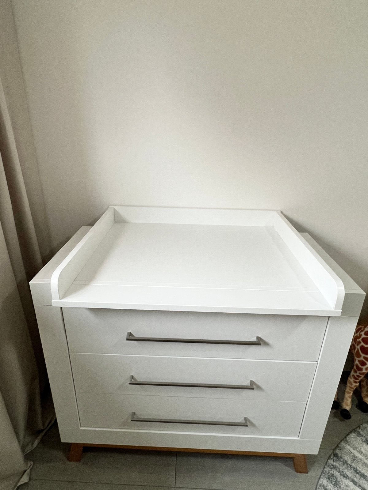 Witte commode met bladvergroter - Zo goed als nieuw, Ophalen, 50 tot 70 cm, Zo goed als nieuw, 75 tot 100 cm