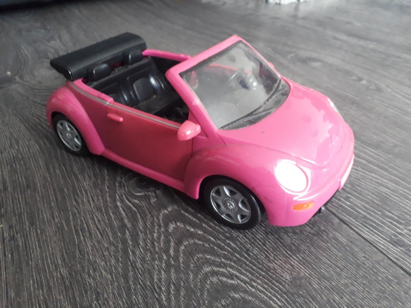 Roze Barbie Volkswagen Kever Cabrio Speelgoedauto, Ophalen of Verzenden, Gebruikt