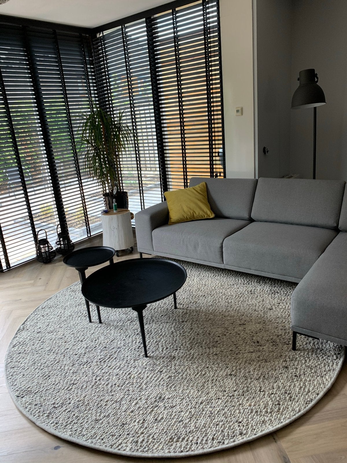 Wollen grijs/beige rond vloerkleed, Huis en Inrichting, Ophalen, Rond, Zo goed als nieuw, 200 cm of meer