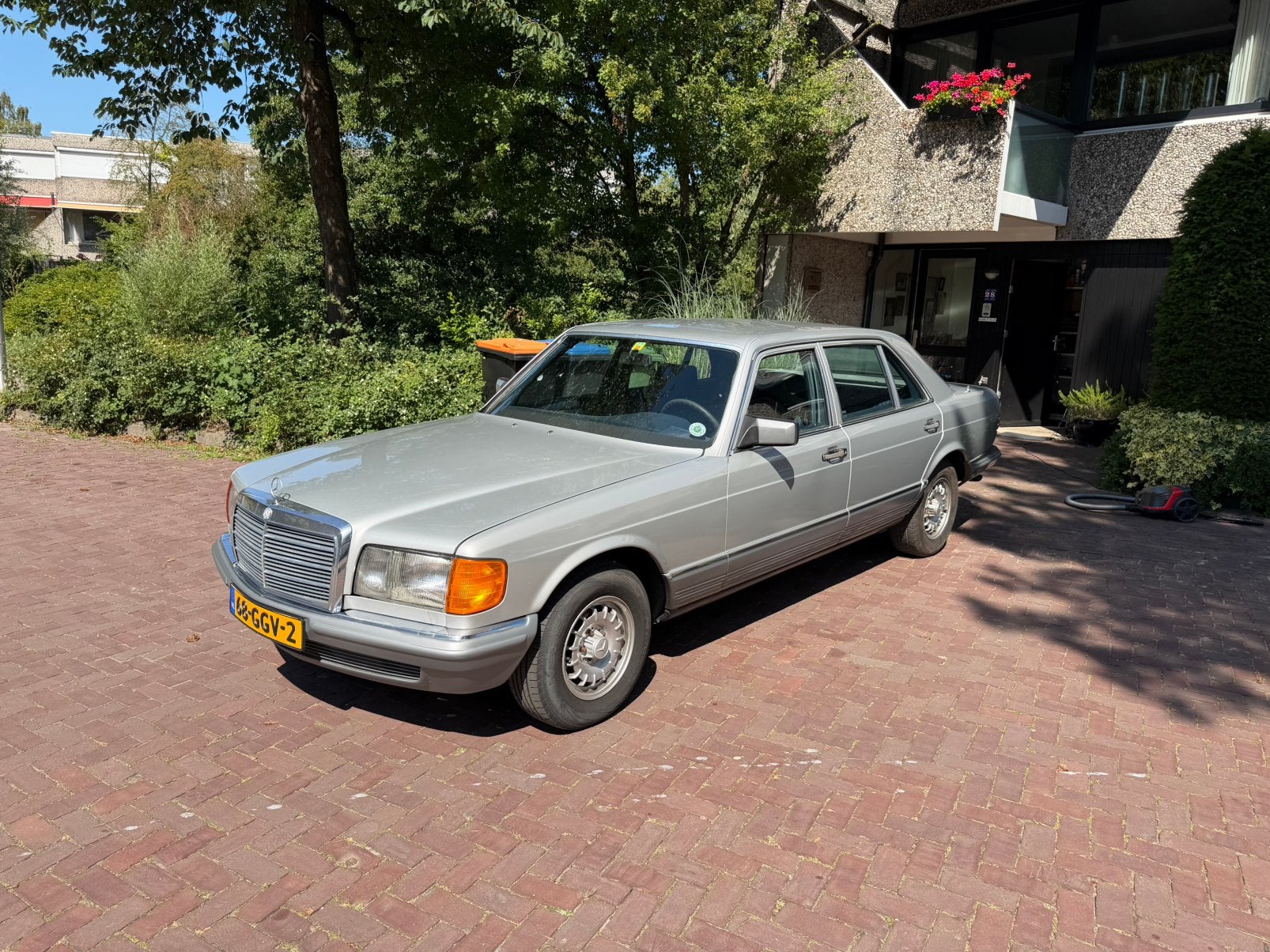 Mercedes-Benz 380sel 1982 Grijs, Automaat, Achterwielaandrijving, 8 cilinders, Metallic lak