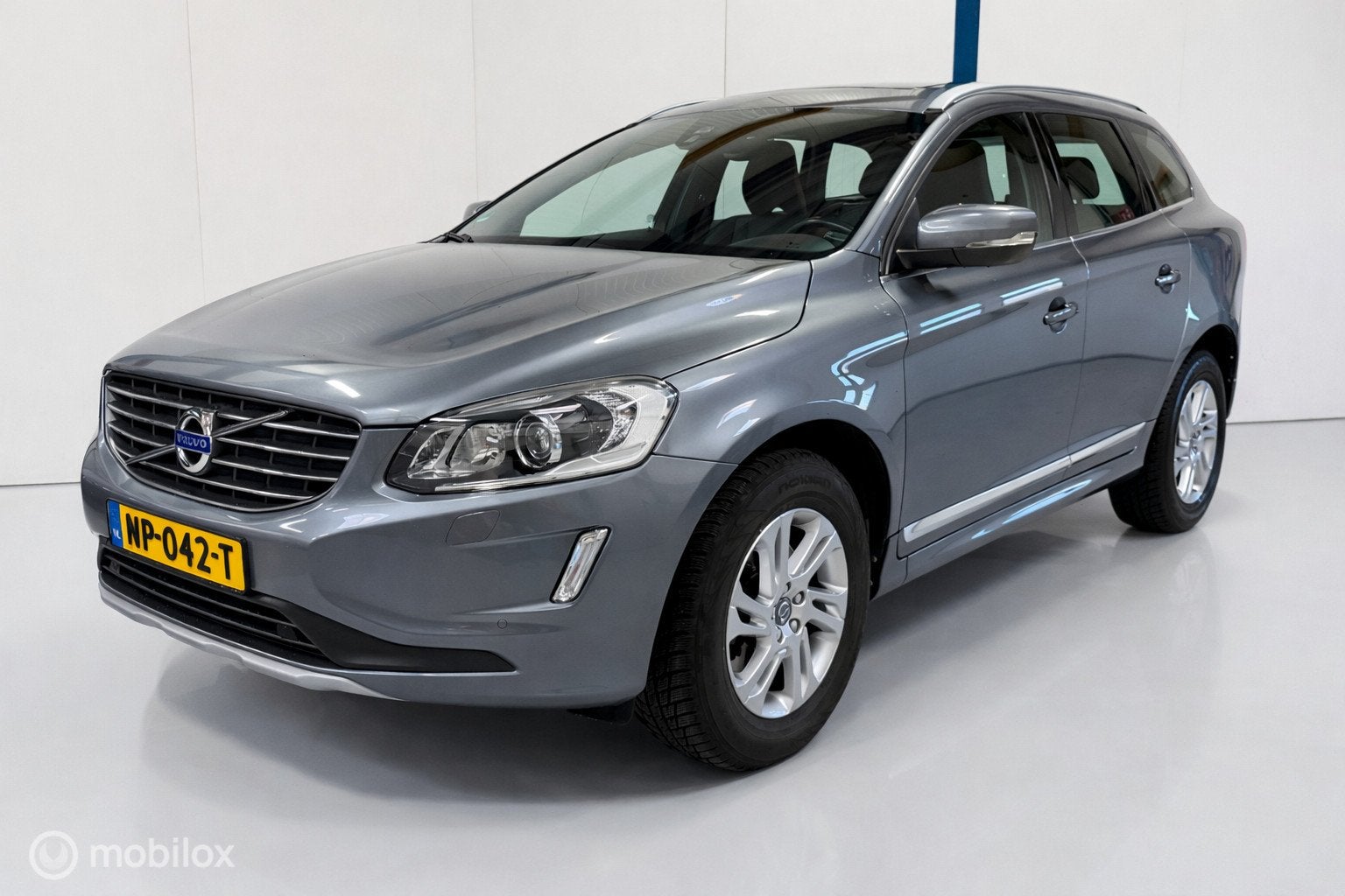 Volvo XC60 2.0 T5 FWD Polar+ 1E EIGENAAR / NL-AUTO / DEALER, Auto's, Volvo, 15 km/l, Gebruikt, Euro 6, 4 cilinders