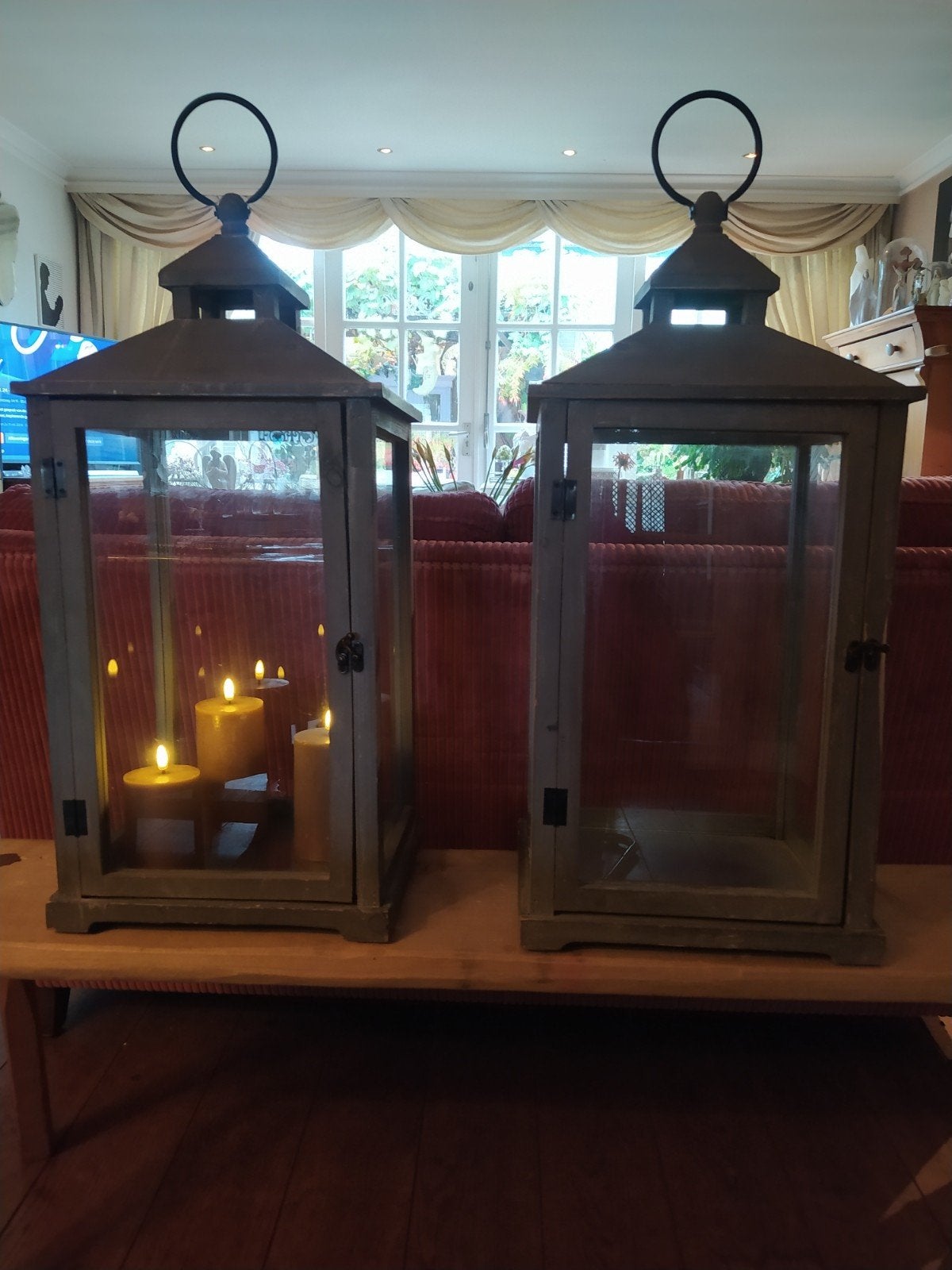 Set van 2 grote houten lantaarns met glazen panelen, Ophalen of Verzenden