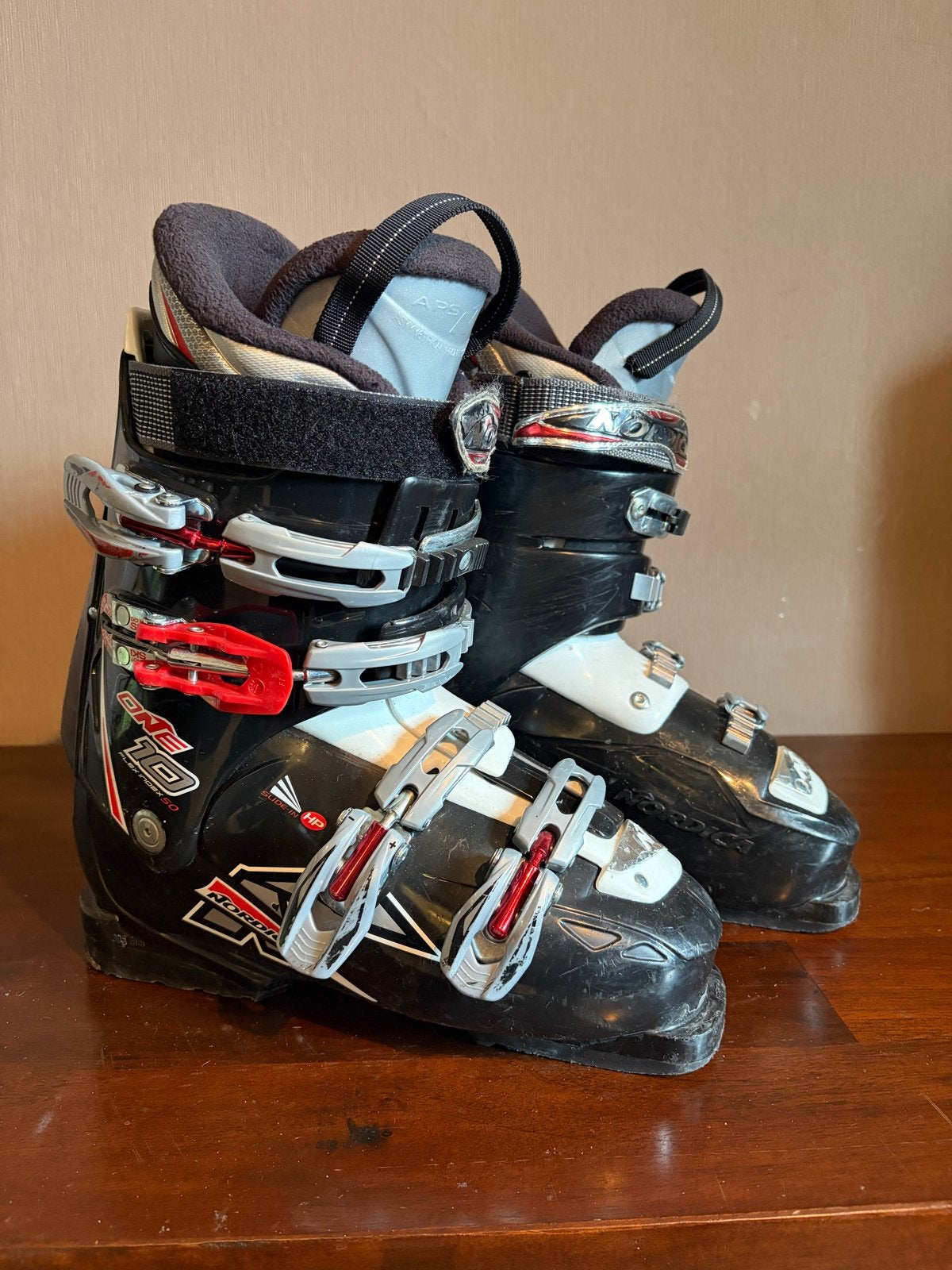 Nordica One 12 Skischoenen - Maat 260/265 (305 mm) mt 39, Sport en Fitness, 160 tot 180 cm, Gebruikt, Schoenen, Ophalen of Verzenden