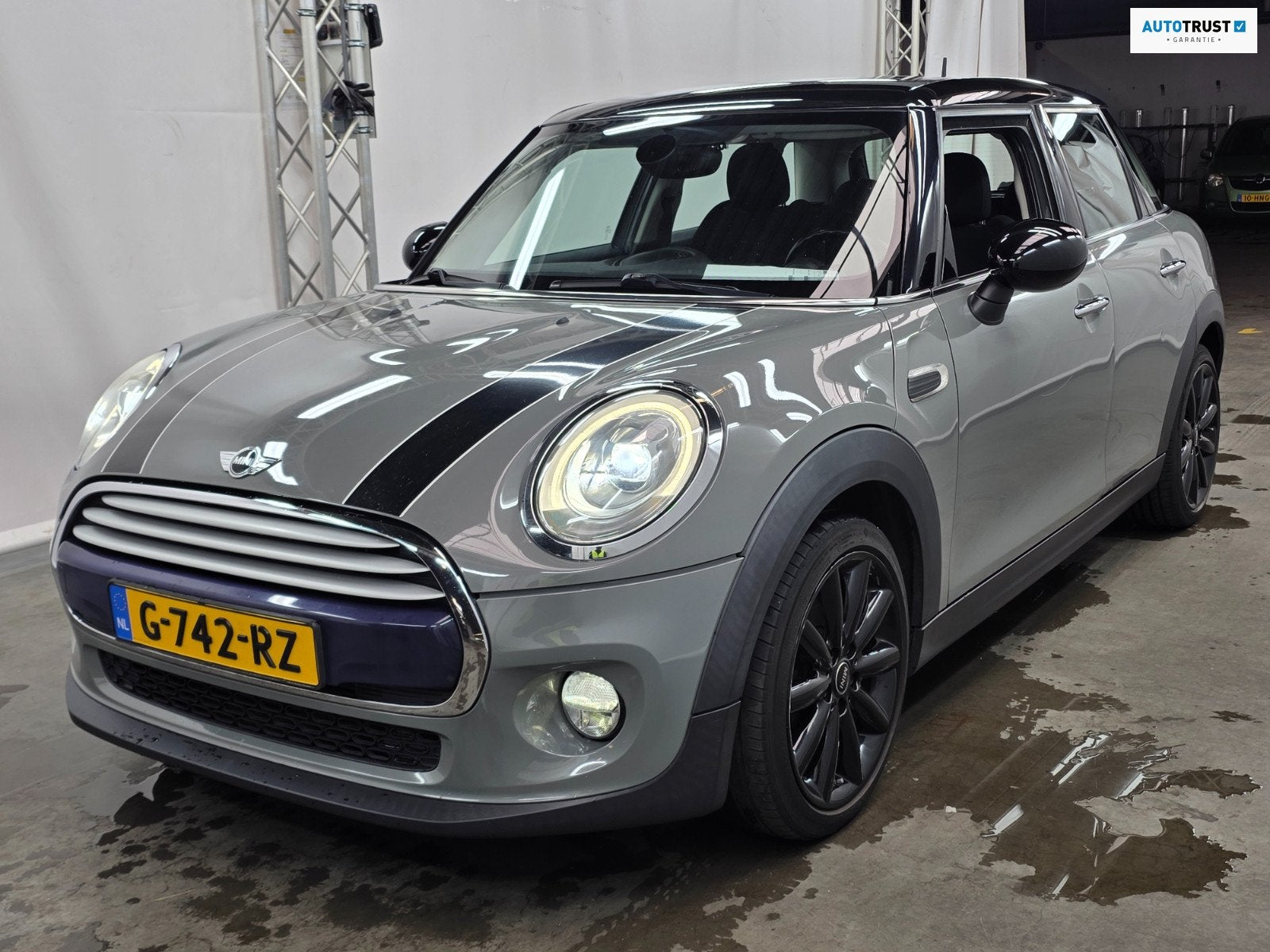 Mini 5-Deurs 1.5 Cooper Chili | STOELVERW. | LED | RIJKLAAR!, Auto's, Dealer onderhouden, 136 pk, Gebruikt, Euro 6