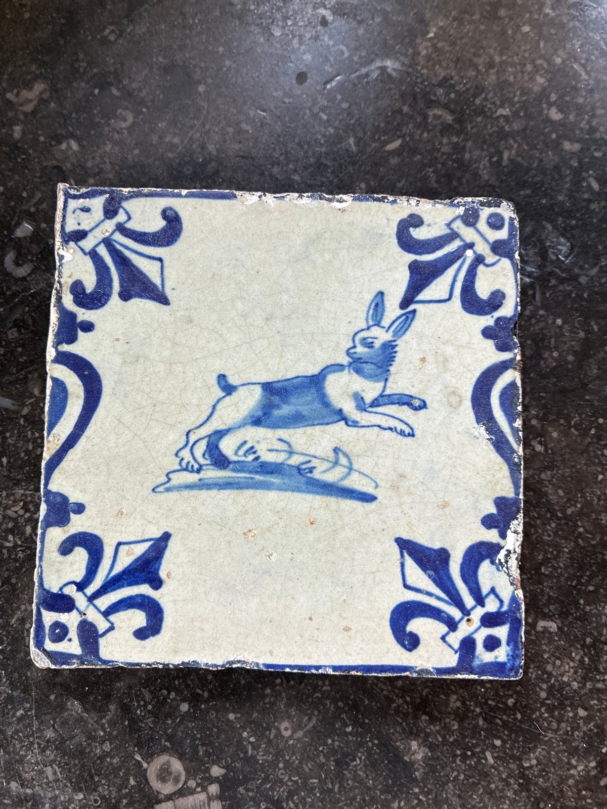 Antieke Delfts Blauwe Tegel met Haas 1640-1650, Ophalen of Verzenden