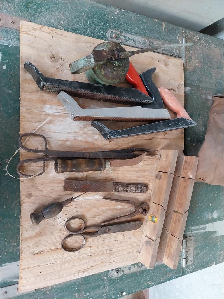 Lot oud gereedschap: Oliespuit, raspen, verstekbak, Ophalen of Verzenden