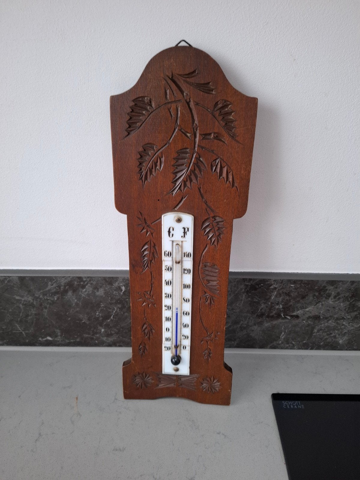 Antieke houten thermometer met houtsnijwerk, Gebruikt, Ophalen of Verzenden, Overige merken, Hout