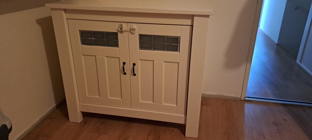 Retro look witte commode van MDF met glas in lood raampje, Ophalen, Gebruikt, 50 tot 70 cm, 100 cm of meer