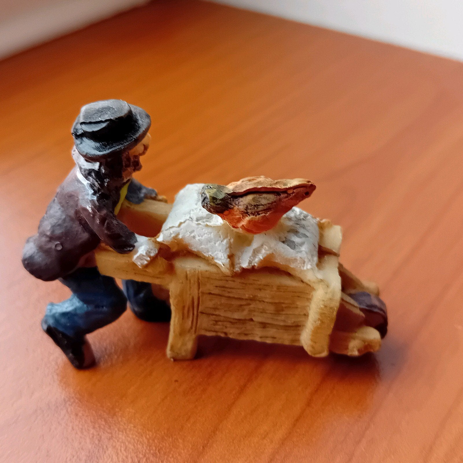 Kerstfiguur met kruiwagen voor Kerstdorp, Ophalen of Verzenden