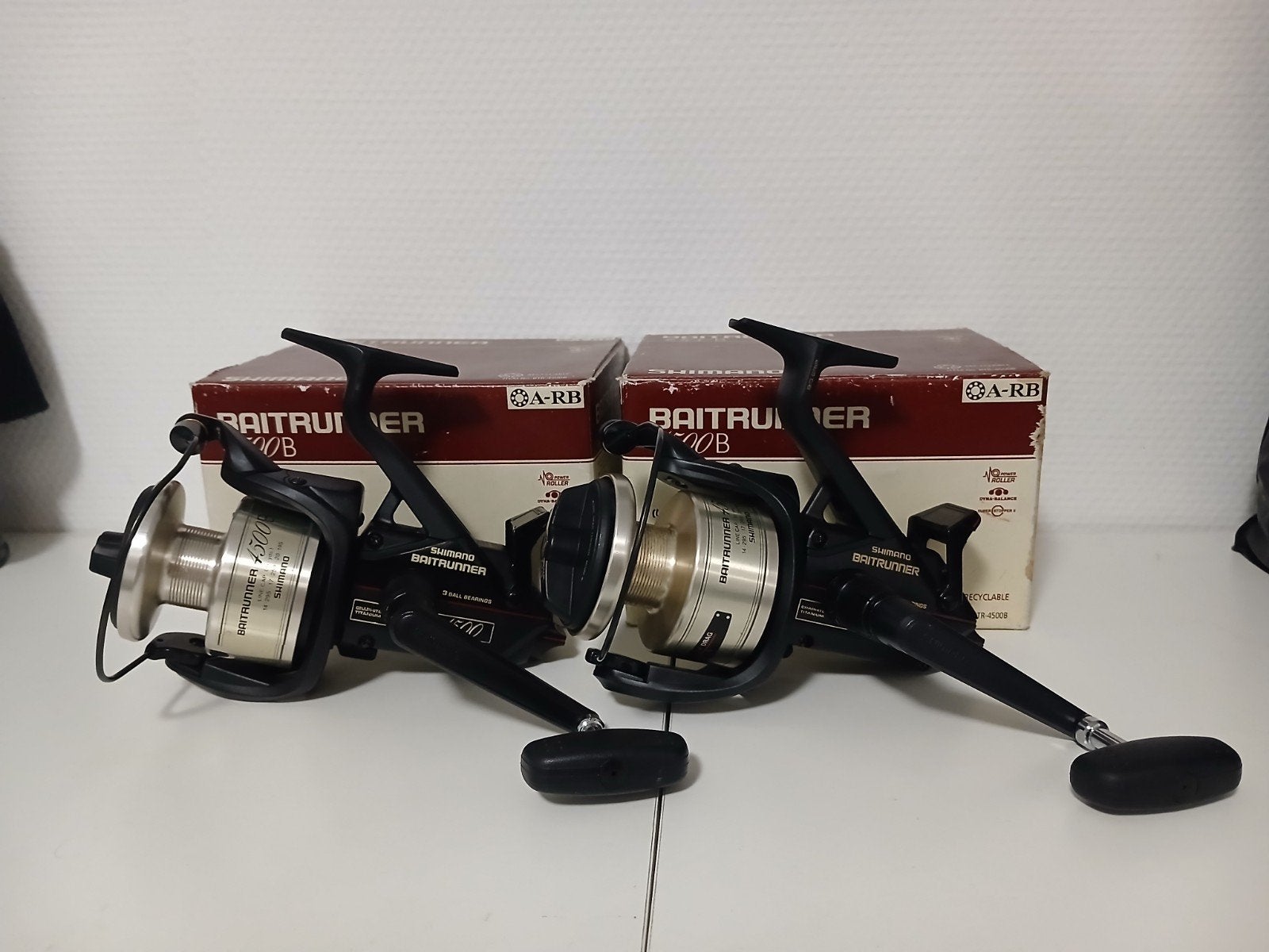2 x Shimano baitrunner 4500 B, Ophalen, Zo goed als nieuw, Molen