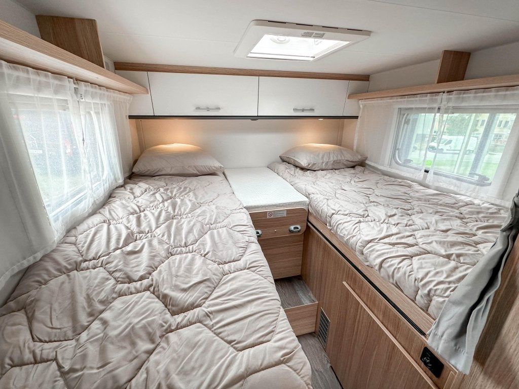Foto 3 van Sunlight V66 Adventure Edition - Lengte bedden