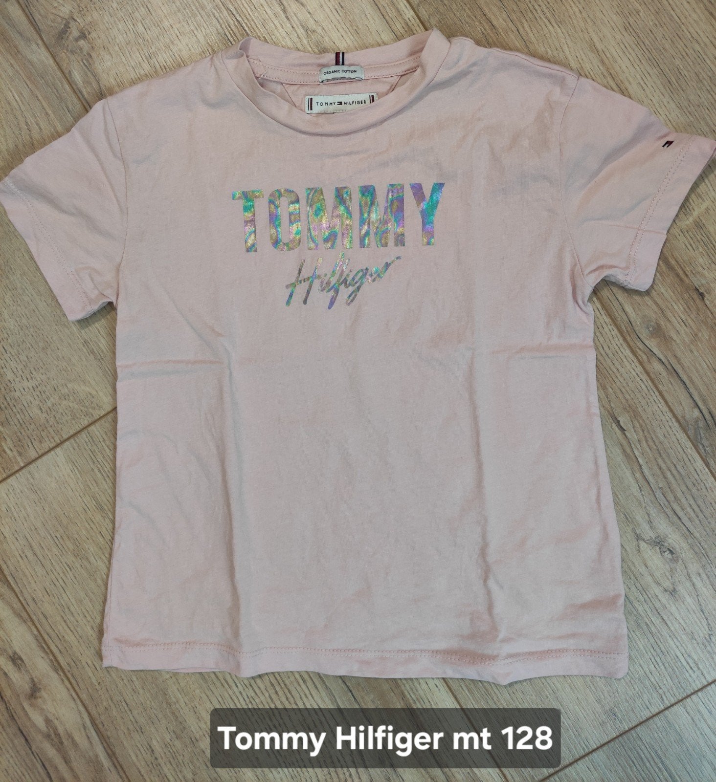 Tommy Hilfiger en Guess meisje T-shirt mt 128 prima staat, Meisje, Tommy Hilfiger, guess, Ophalen of Verzenden, Zo goed als nieuw