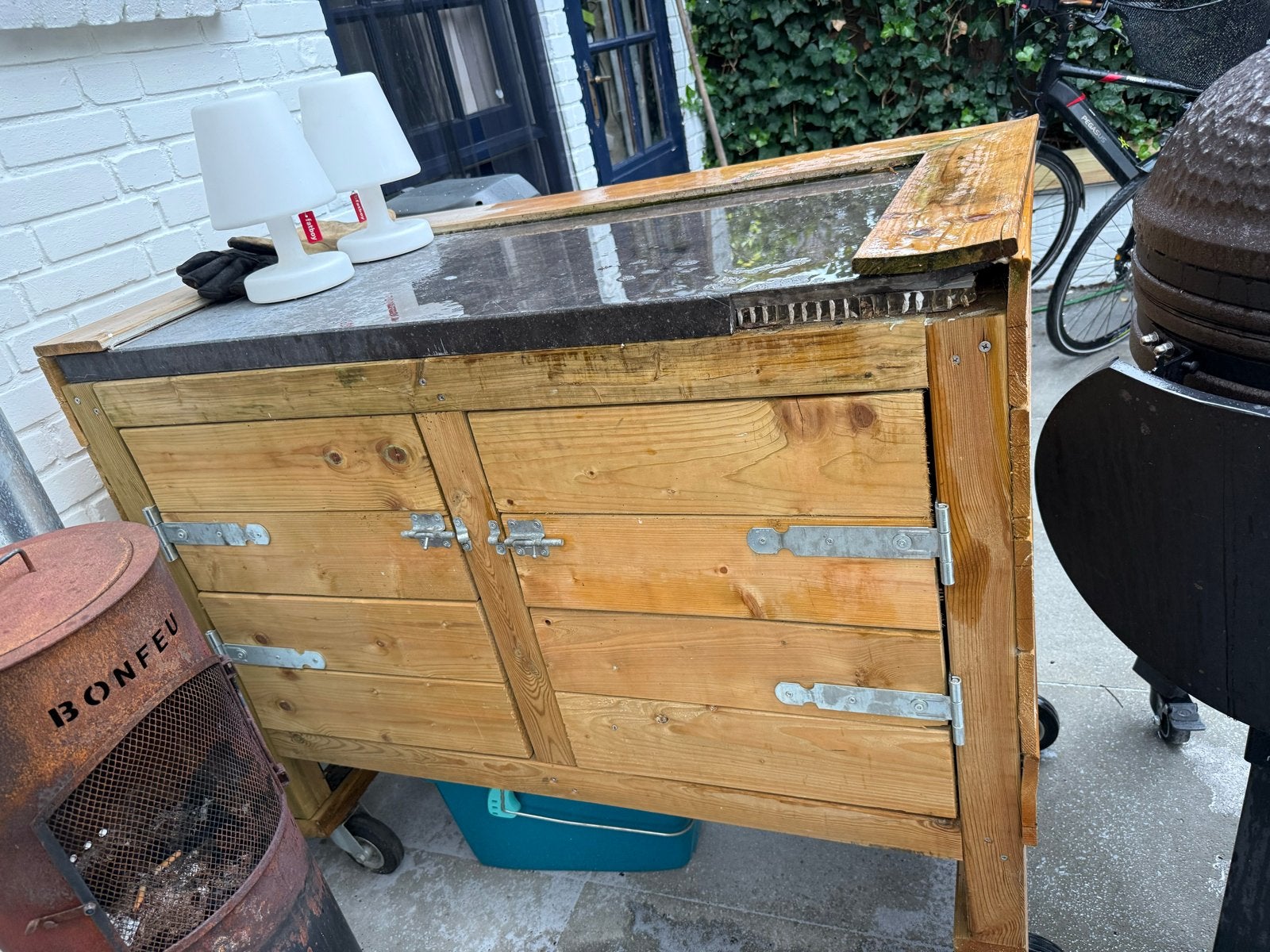 Gratis buitenkeuken / werkbank, opknapper. Natuursteen blad, Ophalen, Gebruikt, Hout, Overige typen