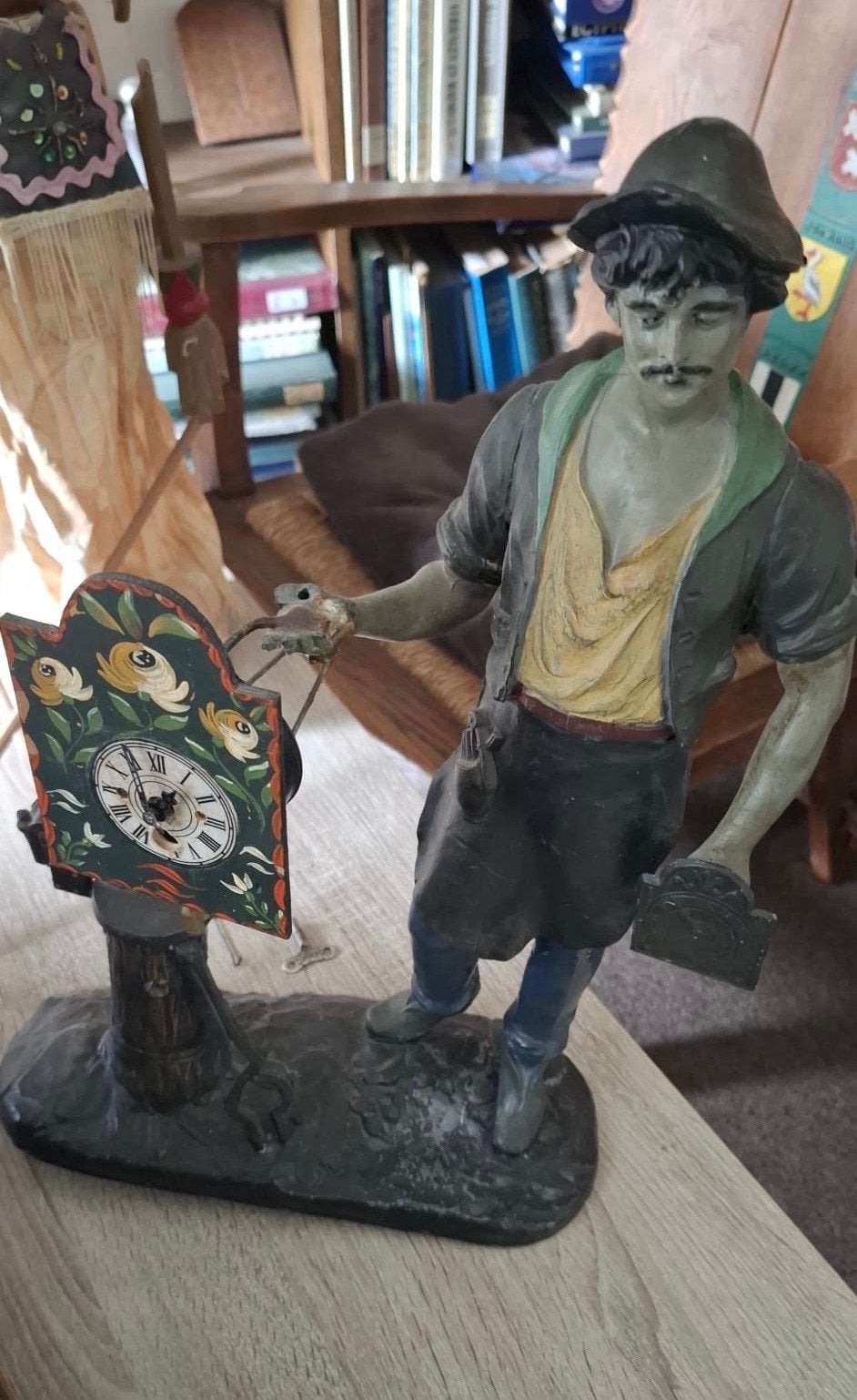 Antieke Klokkenmaker Figuur met Klok, Ophalen of Verzenden