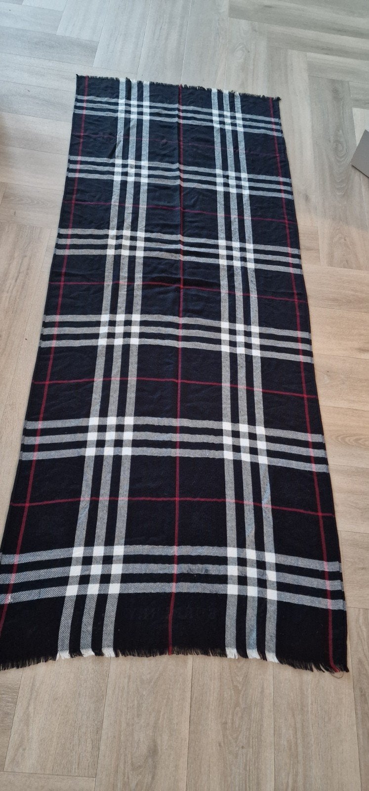 Burberry sjaal 100% kasjmier - L 190 B 70cm, Ophalen of Verzenden, Zo goed als nieuw, Maat 46/48 (XL) of groter, Sjaal