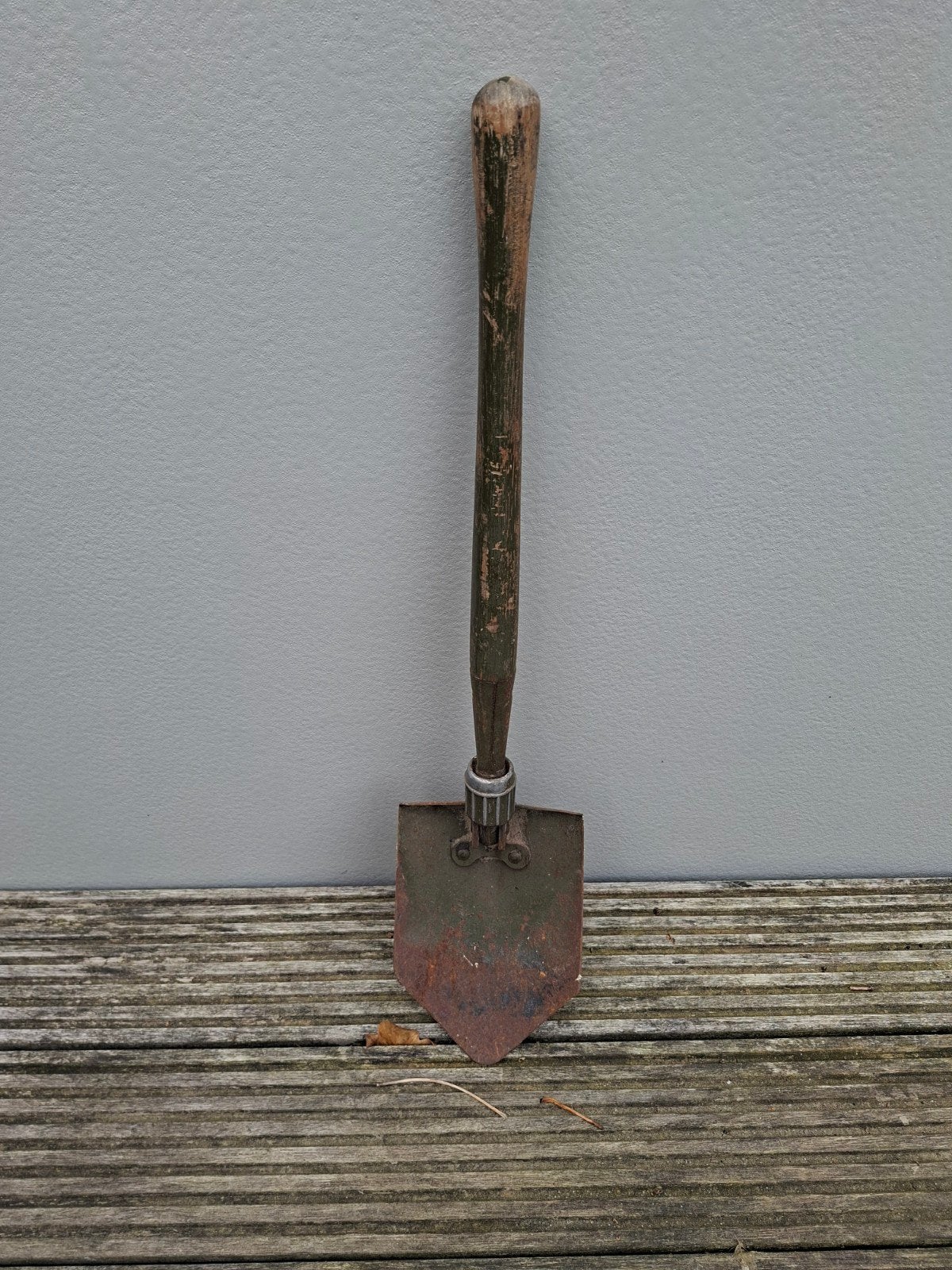 Vintage Opvouwbare Legerschep - Roestig en Authentiek, Ophalen of Verzenden