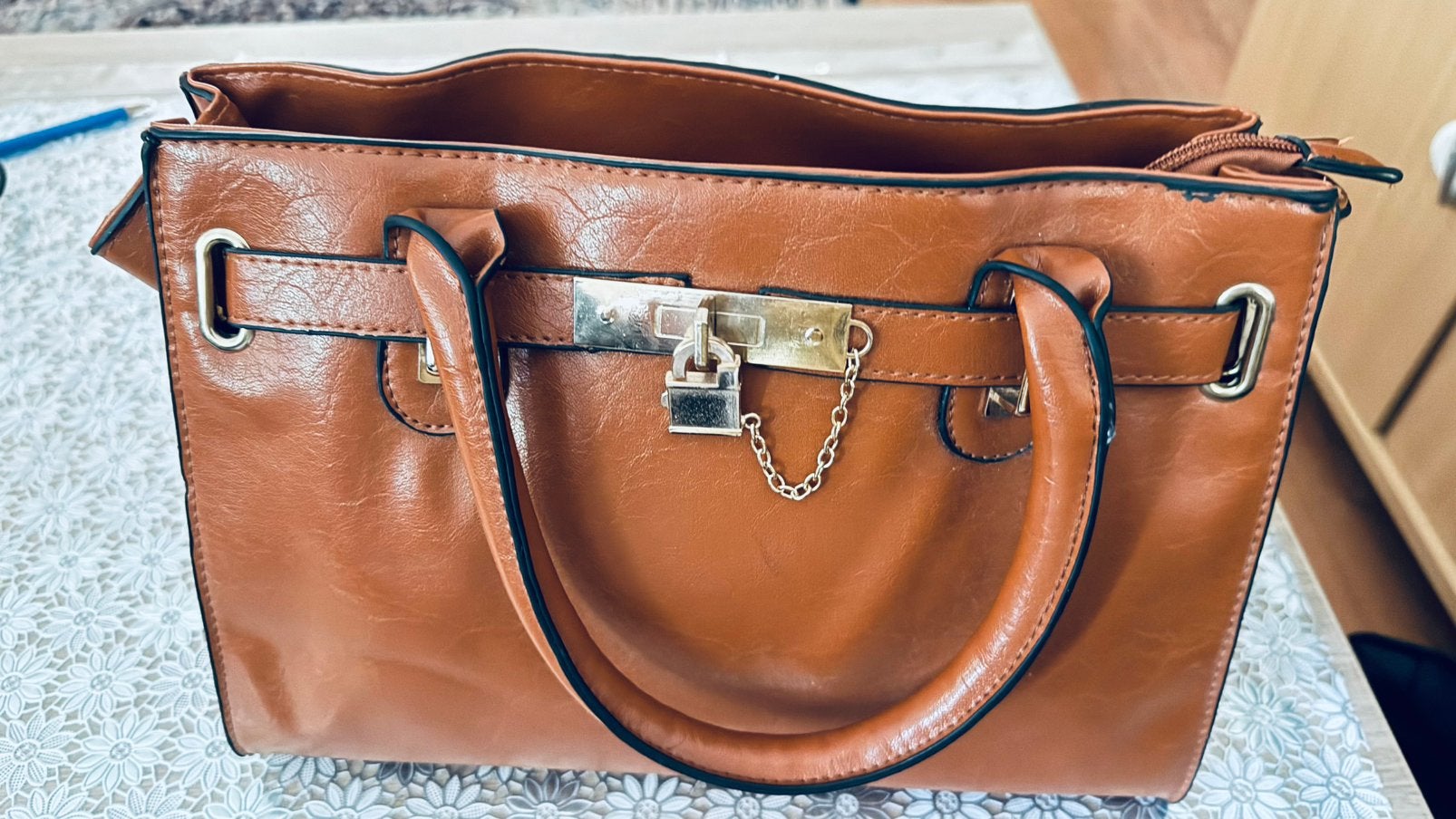 Te koop twee mooie en bijna nieuw tassen t. e. a. p ., Ophalen of Verzenden, Zo goed als nieuw, Overige merken