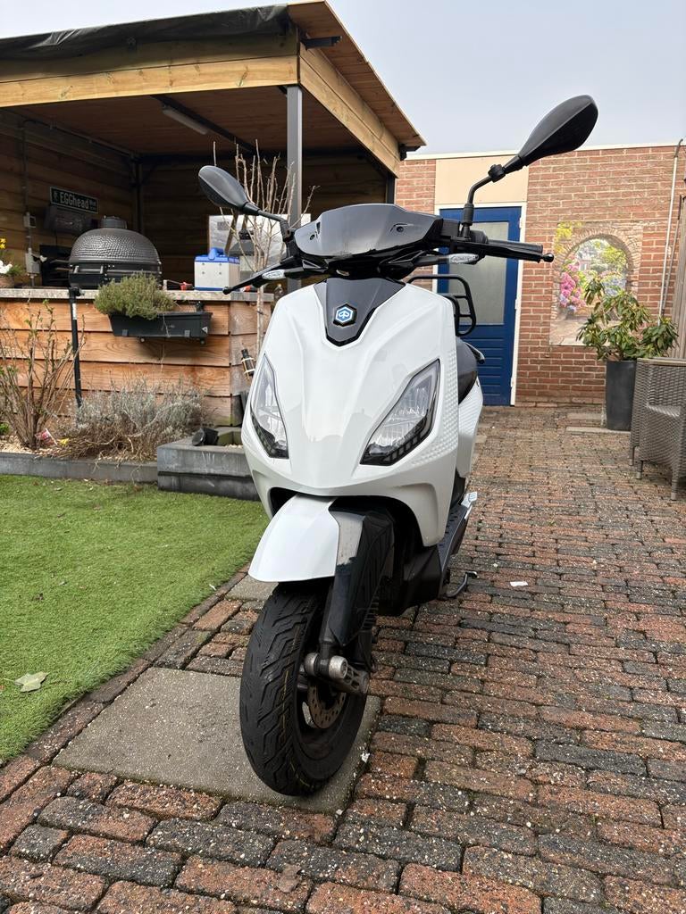 Piaggio 1 - 45 km/u - Elektrische Scooter kmstand 1324, Ophalen, Gebruikt, Overige modellen, Maximaal 45 km/u