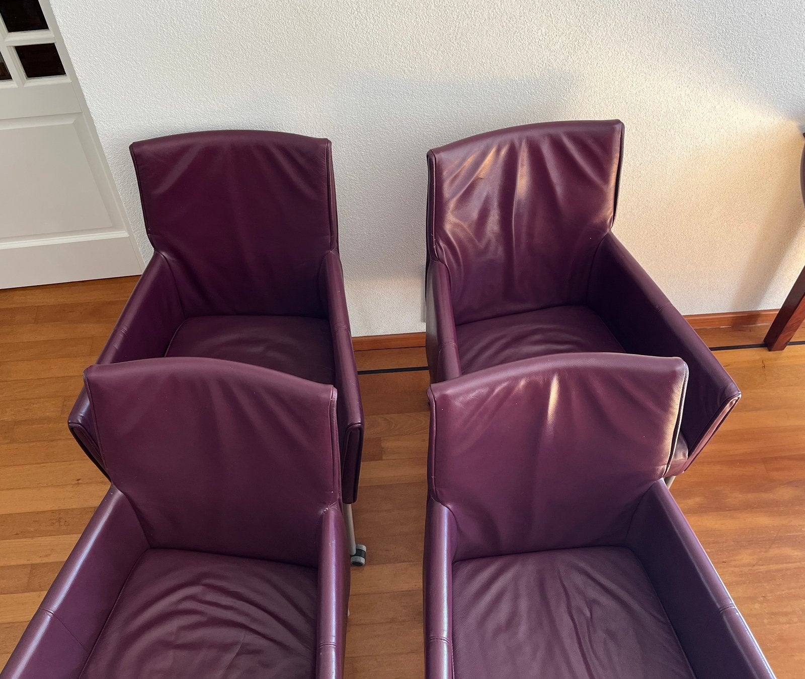 6 nette Leren eetkamerstoelen op wieltjes bordeaux kleur, Ophalen, Gebruikt, Leer, Modern