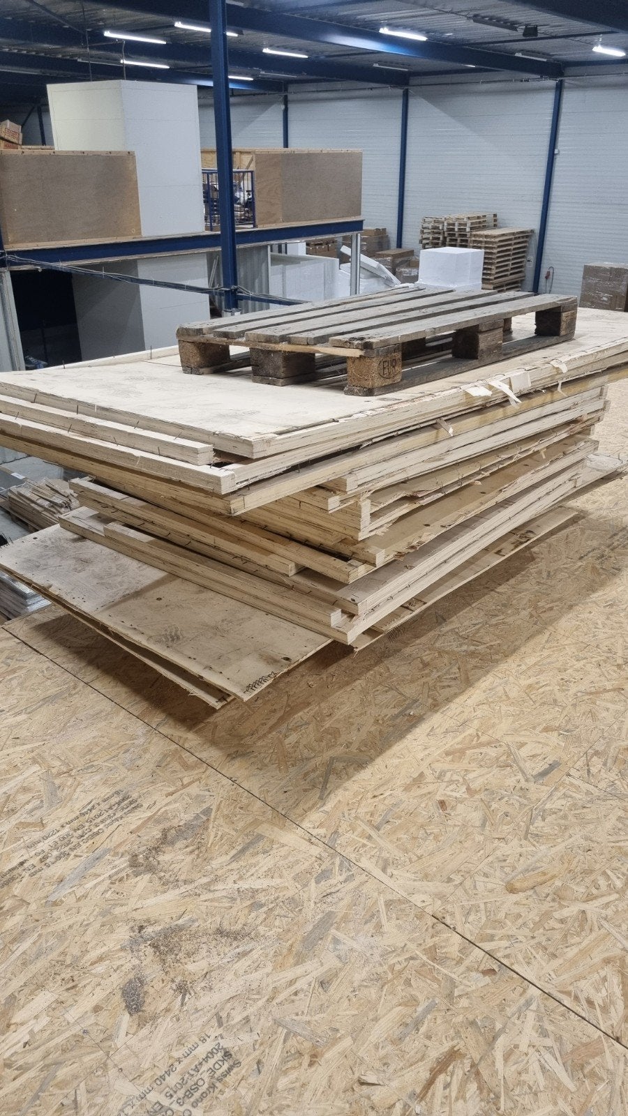 Gratis af te halen: Pallet met diverse houten platen, Doe-het-zelf en Verbouw, Ophalen, Gebruikt, Minder dan 25 mm, Overige typen