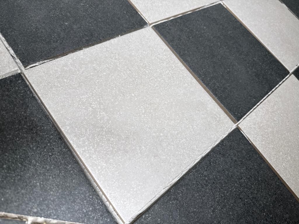 27 Witte Tegels en 7 zwarte 20x20cm - Ophalen in Utrecht, Ophalen, Nieuw, 20 tot 40 cm, Minder dan 5 m²
