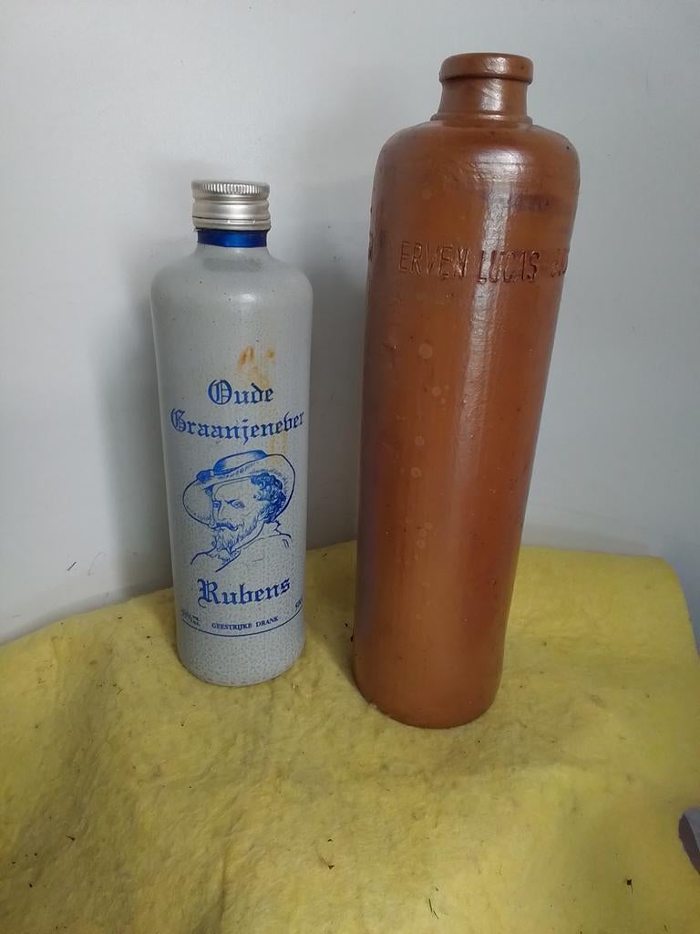 14959) 2 oude jenever flessen, Verzamelen, Ophalen of Verzenden, Verpakking
