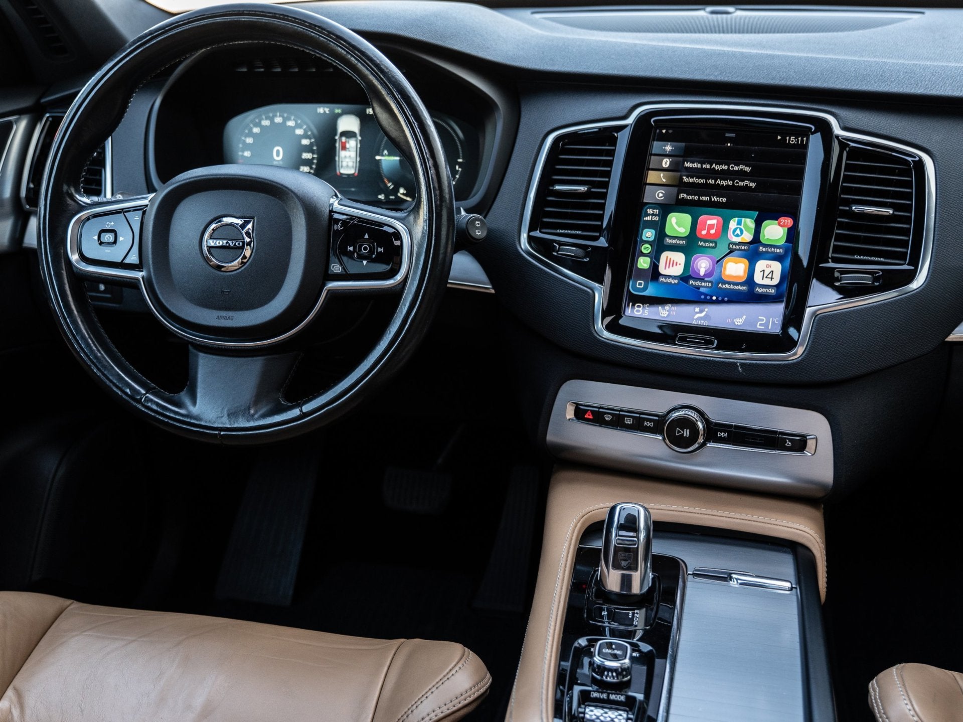 Volvo XC90 2.0 T8 Twin Engine AWD Inscription - PANORAMA - 7, Gebruikt, 1969 cc, 7 stoelen, Zwart