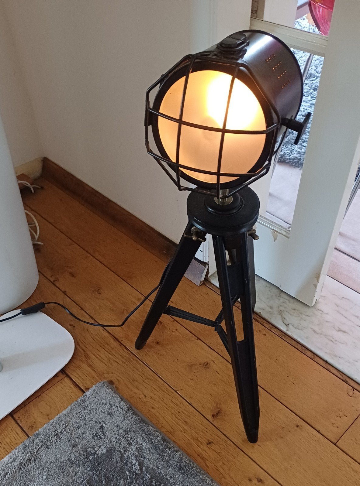 Industriële Vloerlamp Spot Zwart op Statief, 100 tot 150 cm, Industrieel, Modern, Zo goed als nieuw, Metaal