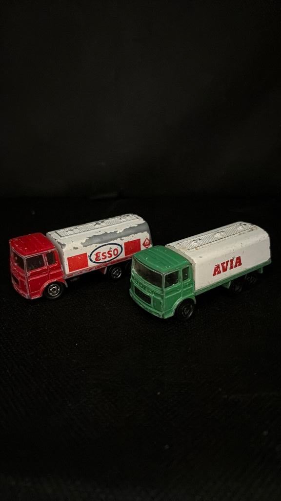Majorette Saviem tankvrachtwagen avia en esso, Ophalen of Verzenden, Zo goed als nieuw, Bus of Vrachtwagen, Majorette