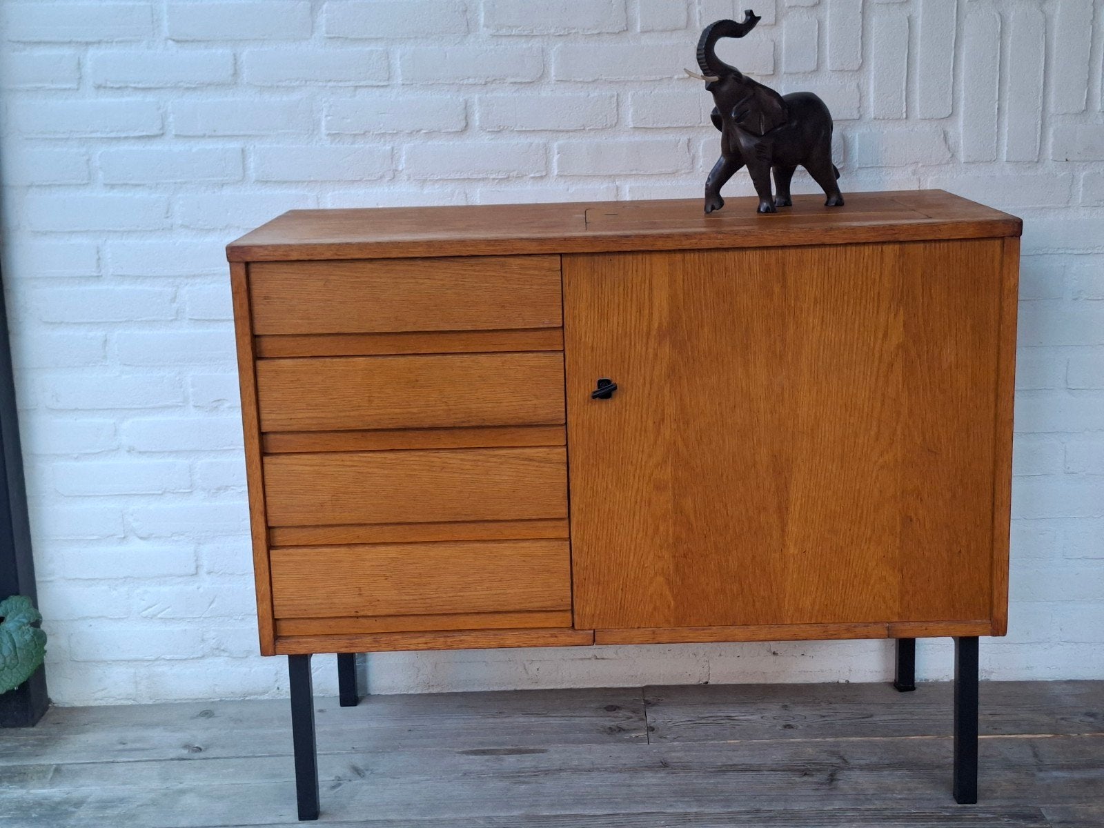 Vintage retro kastje dressoir lowboard Deense stijl jaren 60, Huis en Inrichting, Ophalen, Gebruikt, Vintage retro jaren 60 Deense stijl Mid Century.