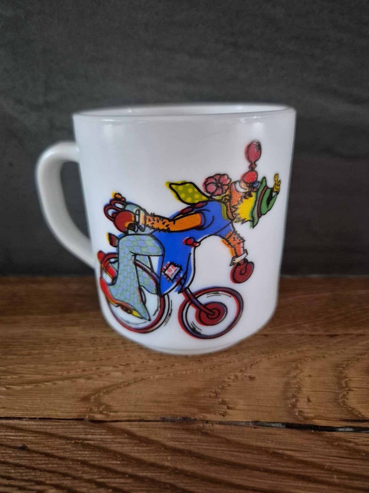 Arcopal France mok van melkglas afbeelding van een clown, Huis en Inrichting, Ophalen of Verzenden, Overige stijlen, Kop(pen) en/of Schotel(s)