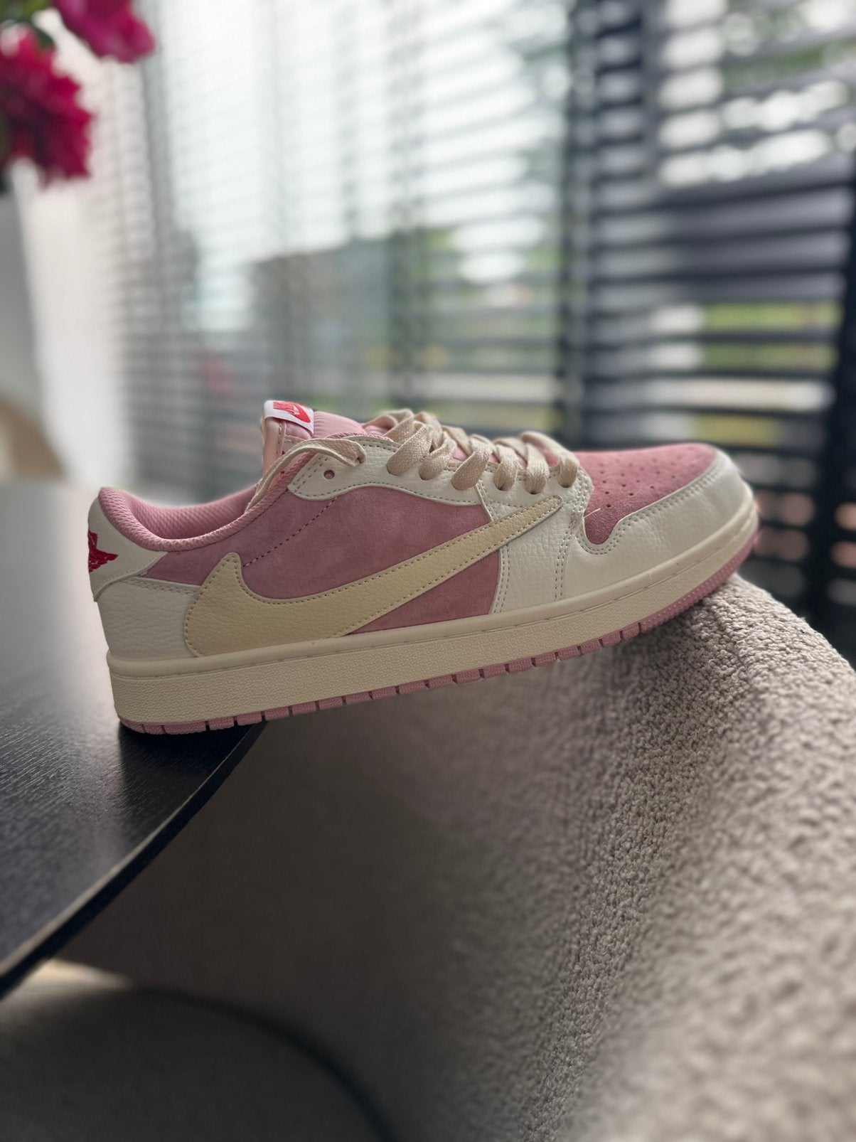 Air Jordan 1 Retro Low OG SP Travis Scott Pink maat 43, Kleding | Heren, Schoenen, Overige kleuren, Nieuw, Ophalen of Verzenden