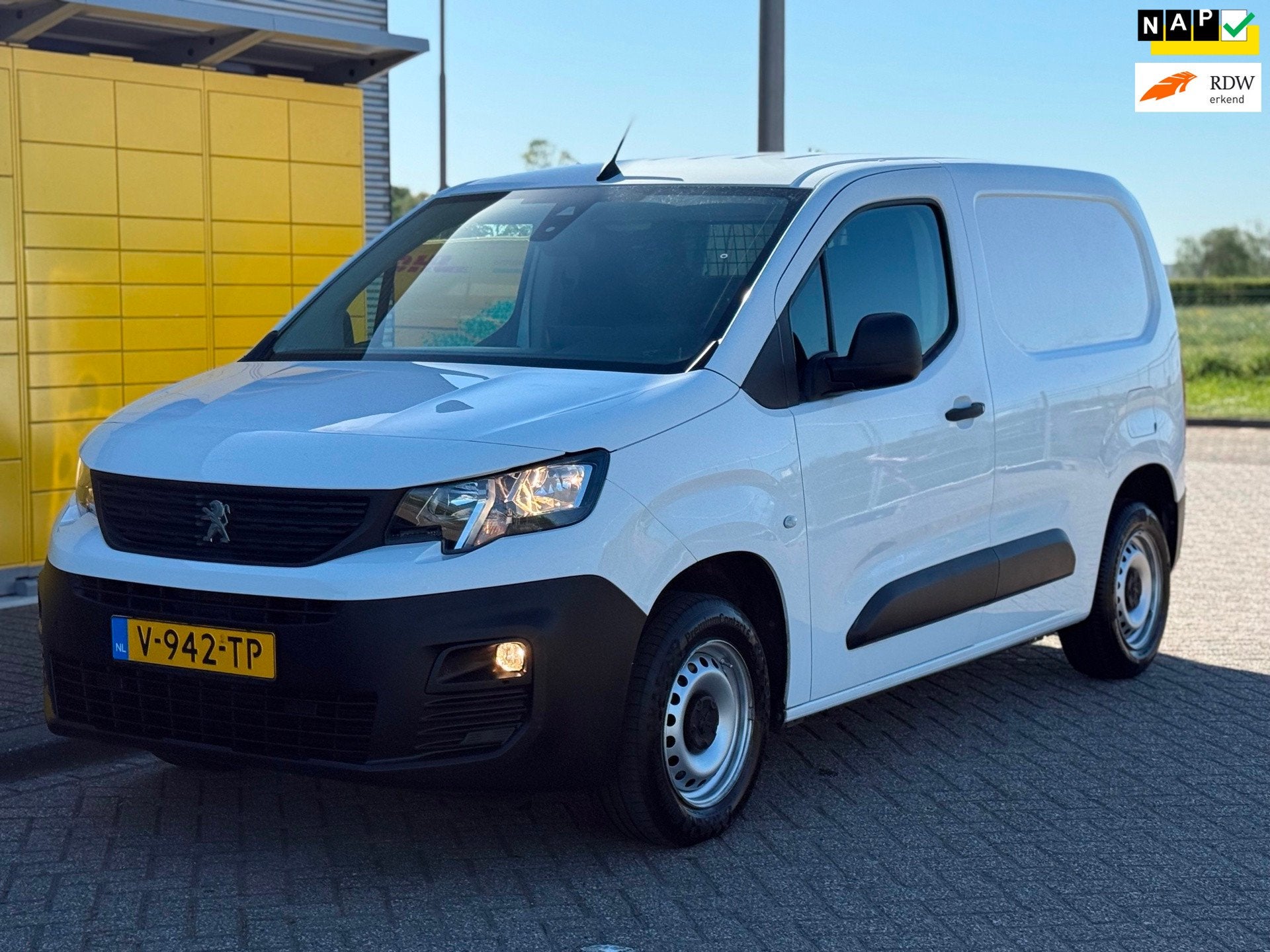 Peugeot Partner 1.6 BlueHDI Premium AIRCO Navigatie PDC schu, Auto's, Voorwielaandrijving, Stof, Euro 6, 4 cilinders