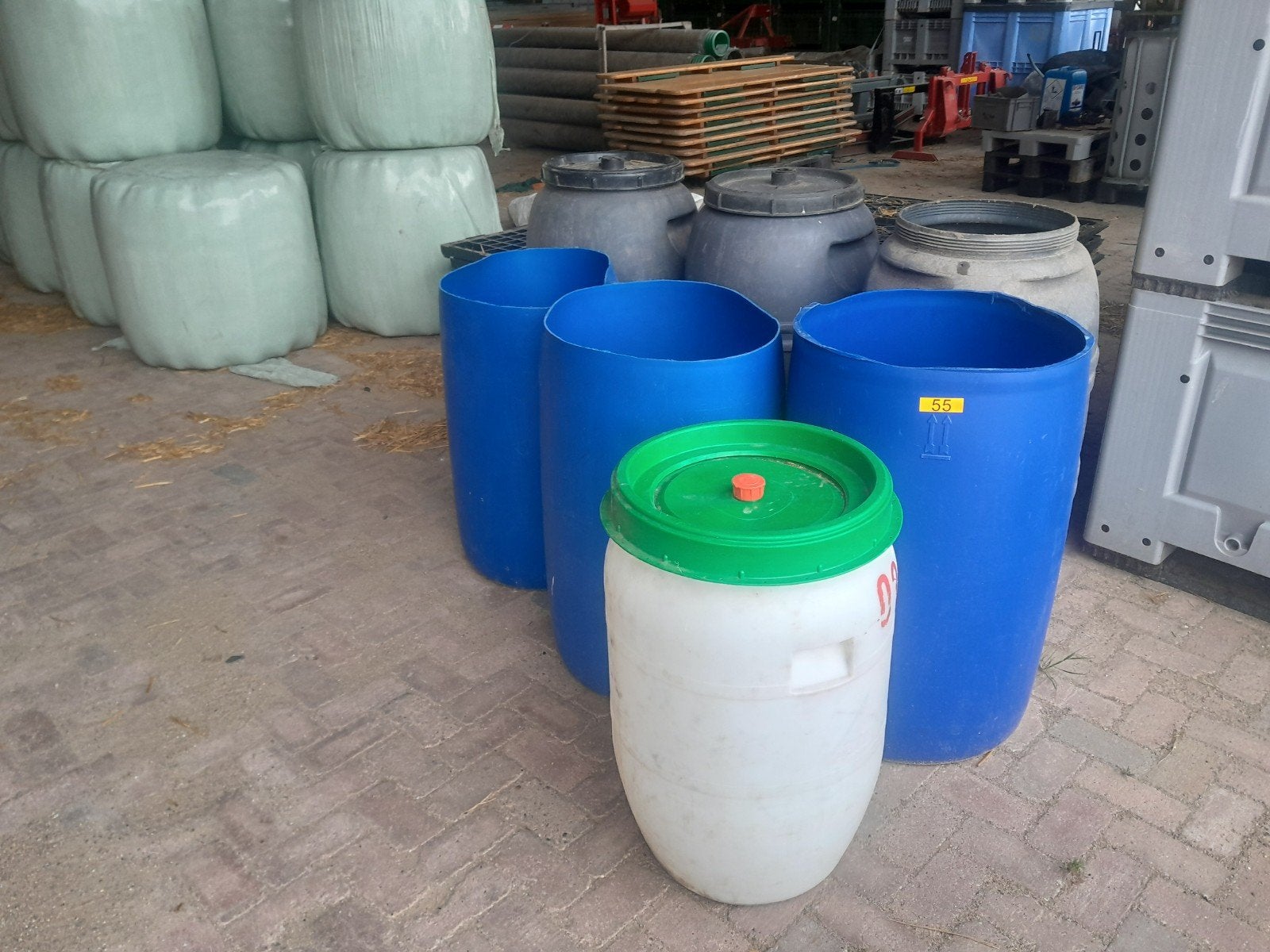 Diverse gebruikte watertonnen - gemiddeld 200 liter, Ophalen, Gebruikt
