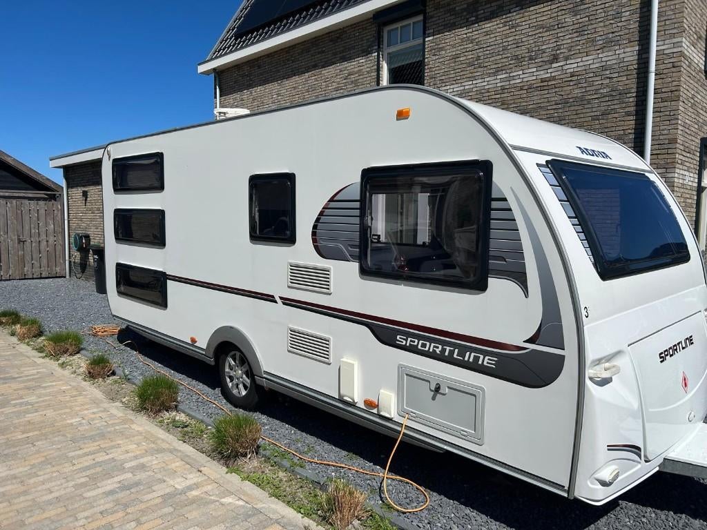 Adria Sportline 542 DT 2014 | 7 Slaapplaatsen, Caravans en Kamperen, Caravans, Rondzit, Lengtebed, Particulier, Adria