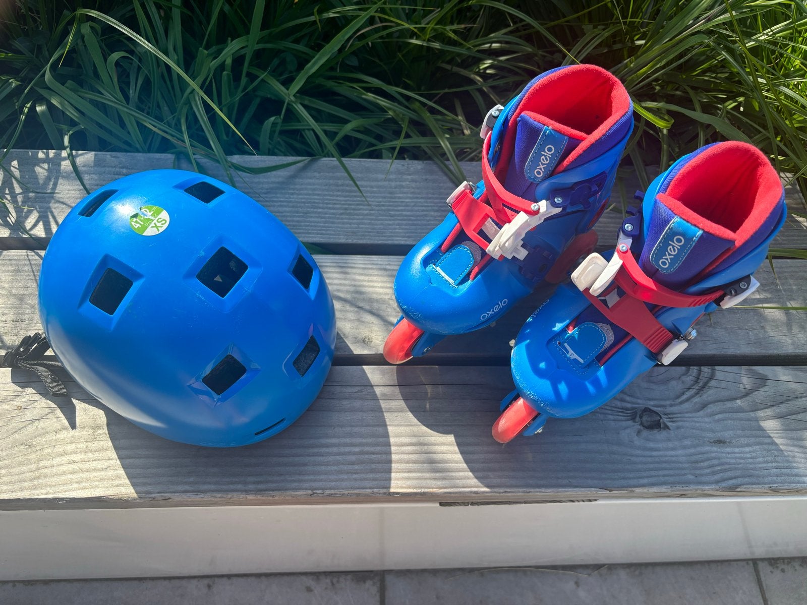 Skeelers maat 26-28 Oxelo (Decathlon) met helm maat XS, Kinderen, Inline skates 4 wielen, Ophalen, Overige merken