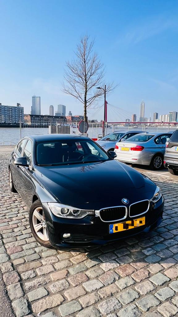 BMW 3-Serie 1.6I 320EDE 125KW Aut8 (f30) 2014 Zwart, Auto's, Achterwielaandrijving, 4 cilinders, Zwart, Origineel Nederlands