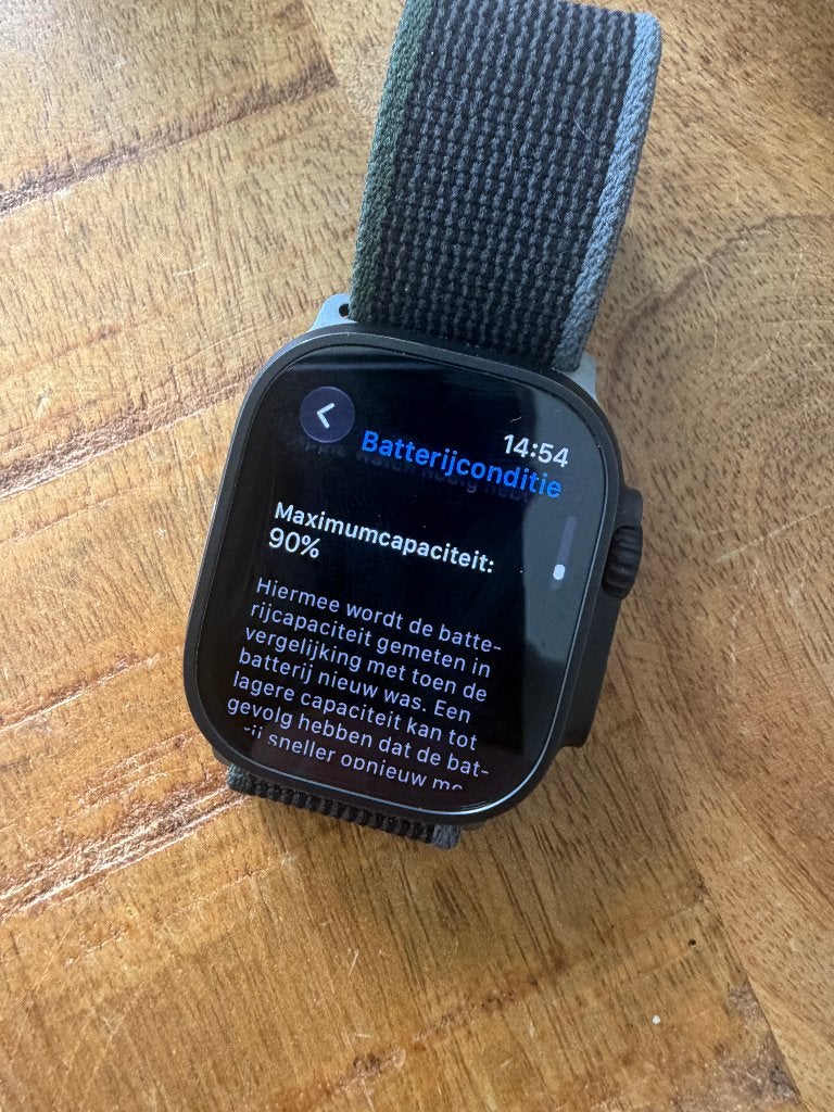 Foto 3 van Apple Watch Ultra 2 - Black Titanium cellular 4G