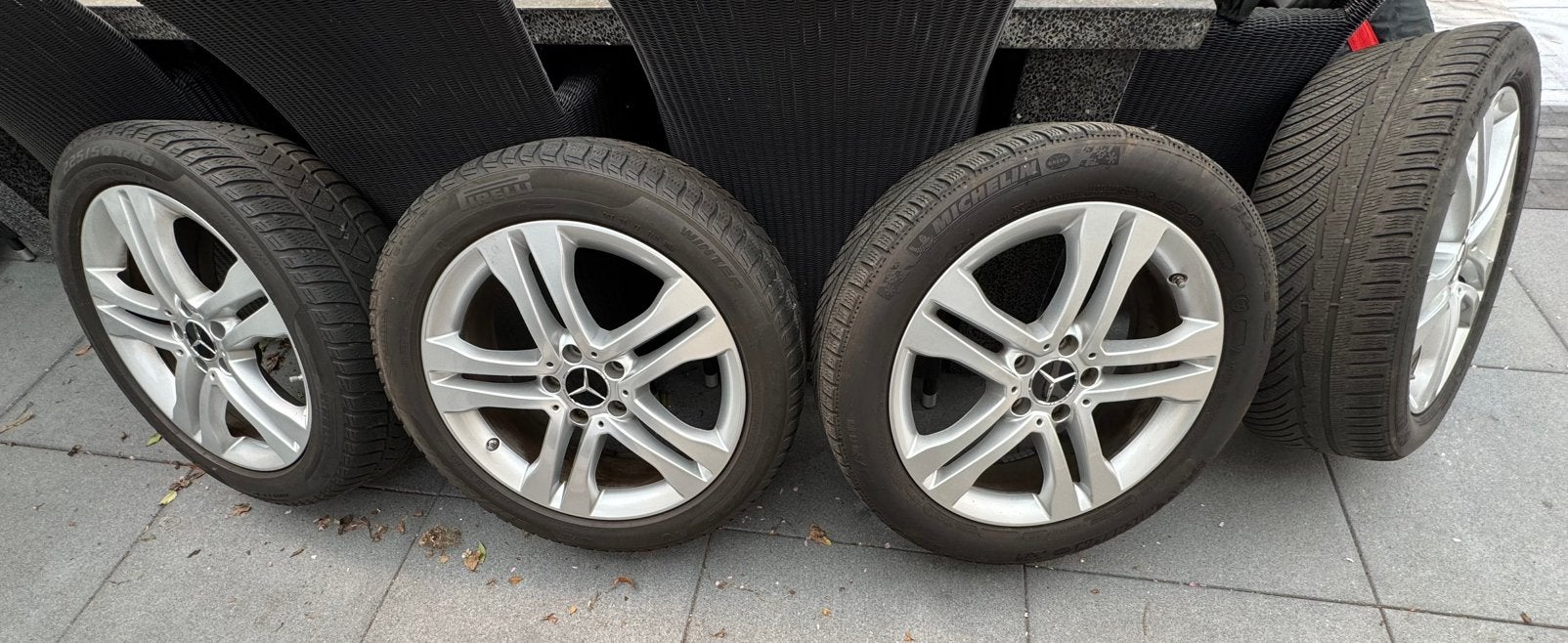 Mercedes velgen met Michelin/Pirelli winterbanden 225-50-18., Ophalen, 18 inch, Gebruikt, Banden en Velgen