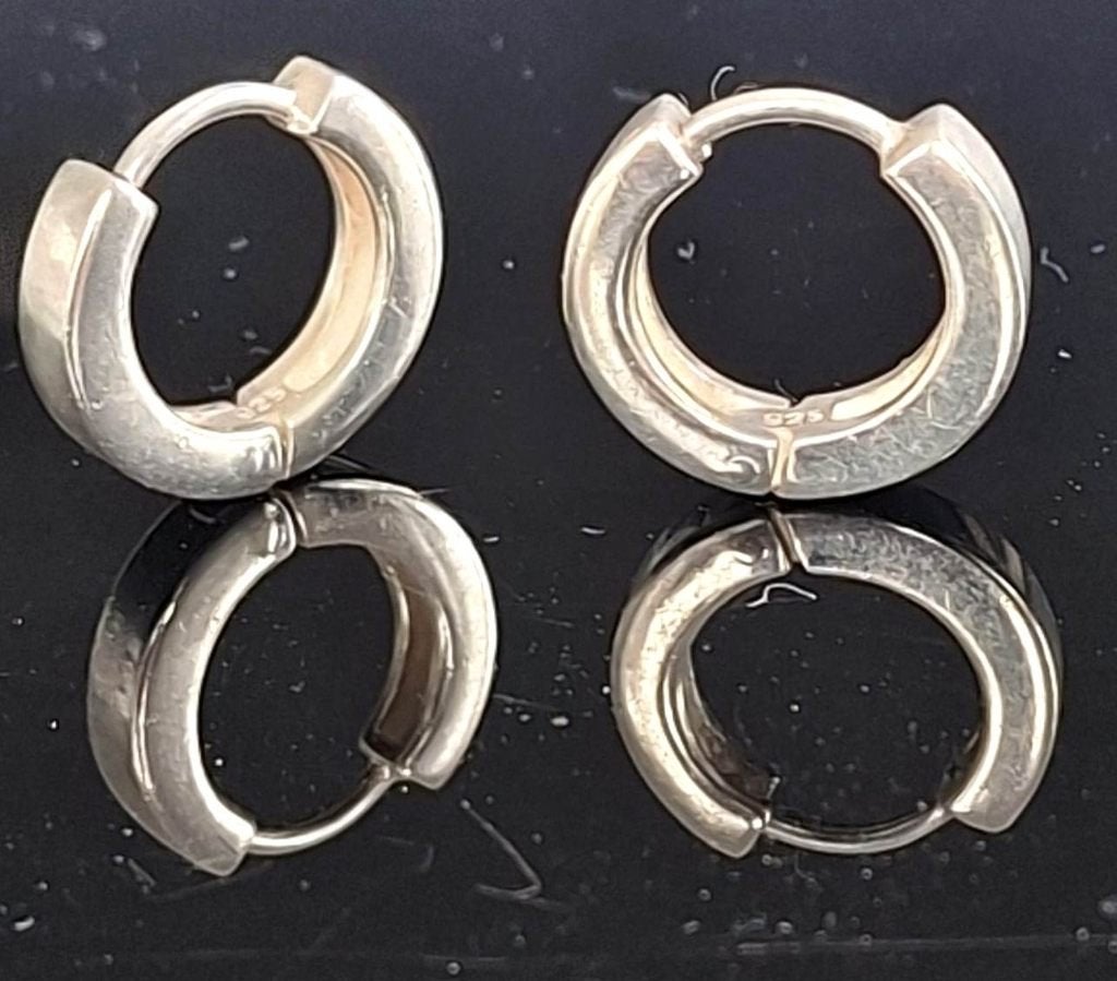Prachtige Sterling Zilver Huggie Oorbellen 15 X 3.5 mm, Ophalen of Verzenden, Zo goed als nieuw, Knopjes of Stekers, Zilver