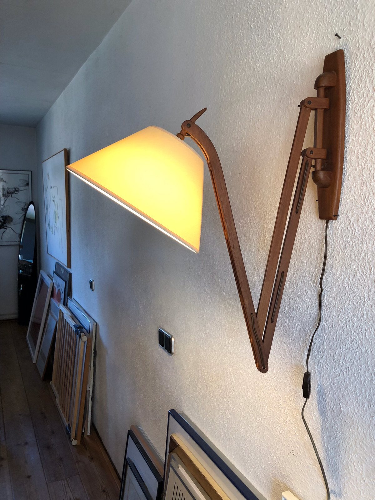 Deens design wandlamp grote uitvoering teakhout jaren 70, Ophalen